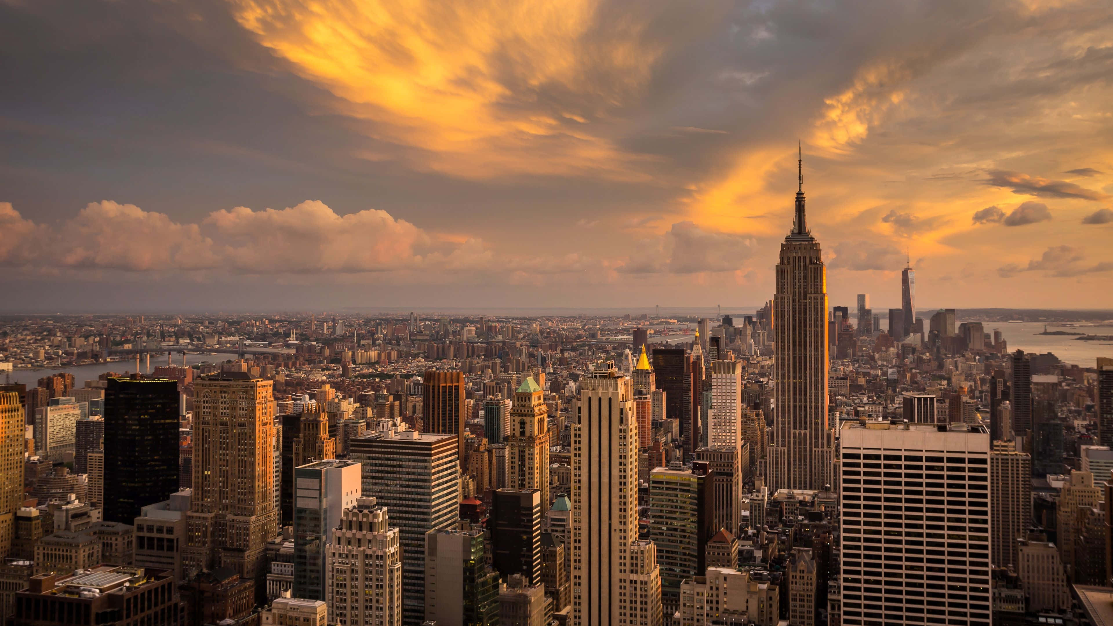 New York skyline, golden sunset, towering skyscrapers, 4K Desktop Wallpaper