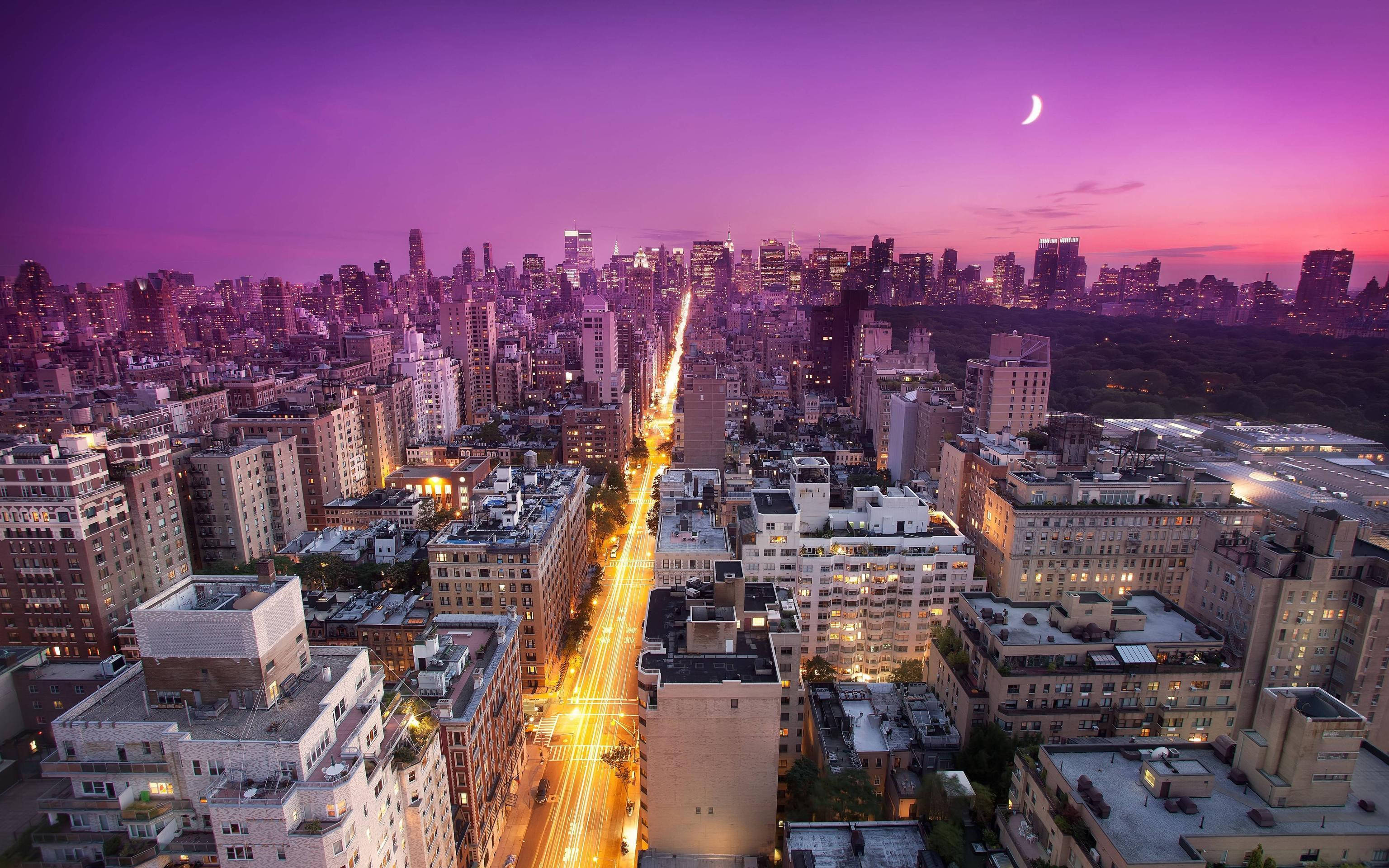 New York City, twilight, glowing streets, 2K Desktop Wallpaper