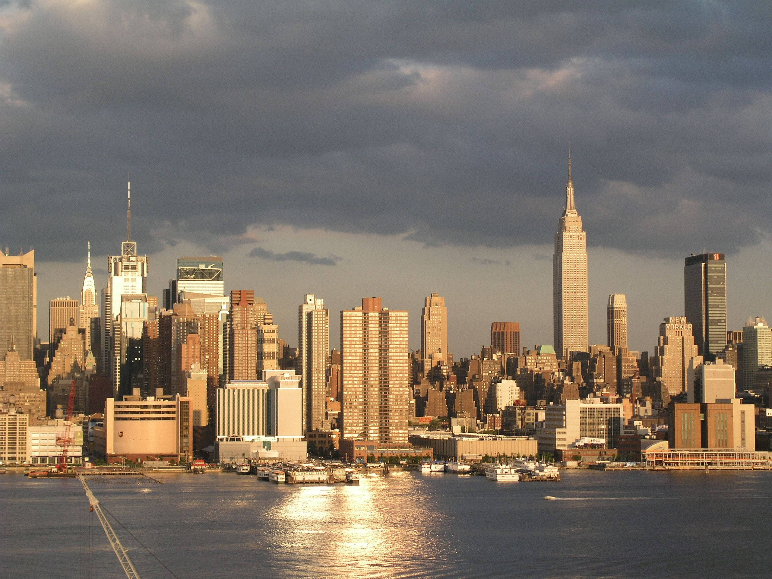 New York Skyline, sunset, golden light, 2K Desktop Wallpaper
