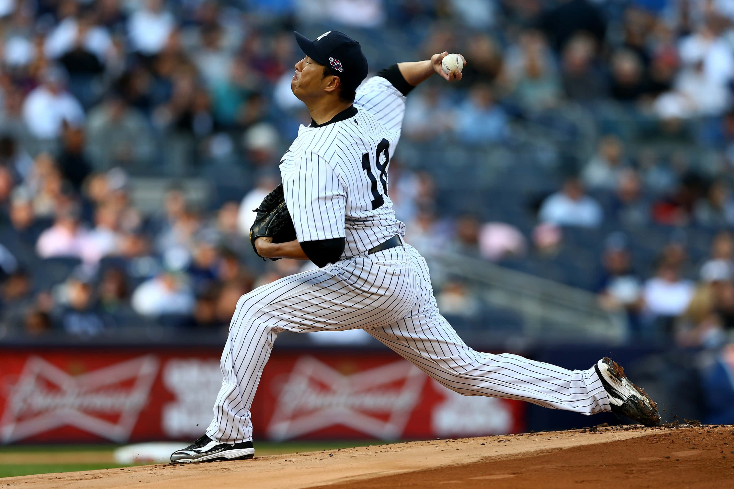 New York Yankees, pinstriped uniform, baseball pitcher, 2K Desktop Wallpaper
