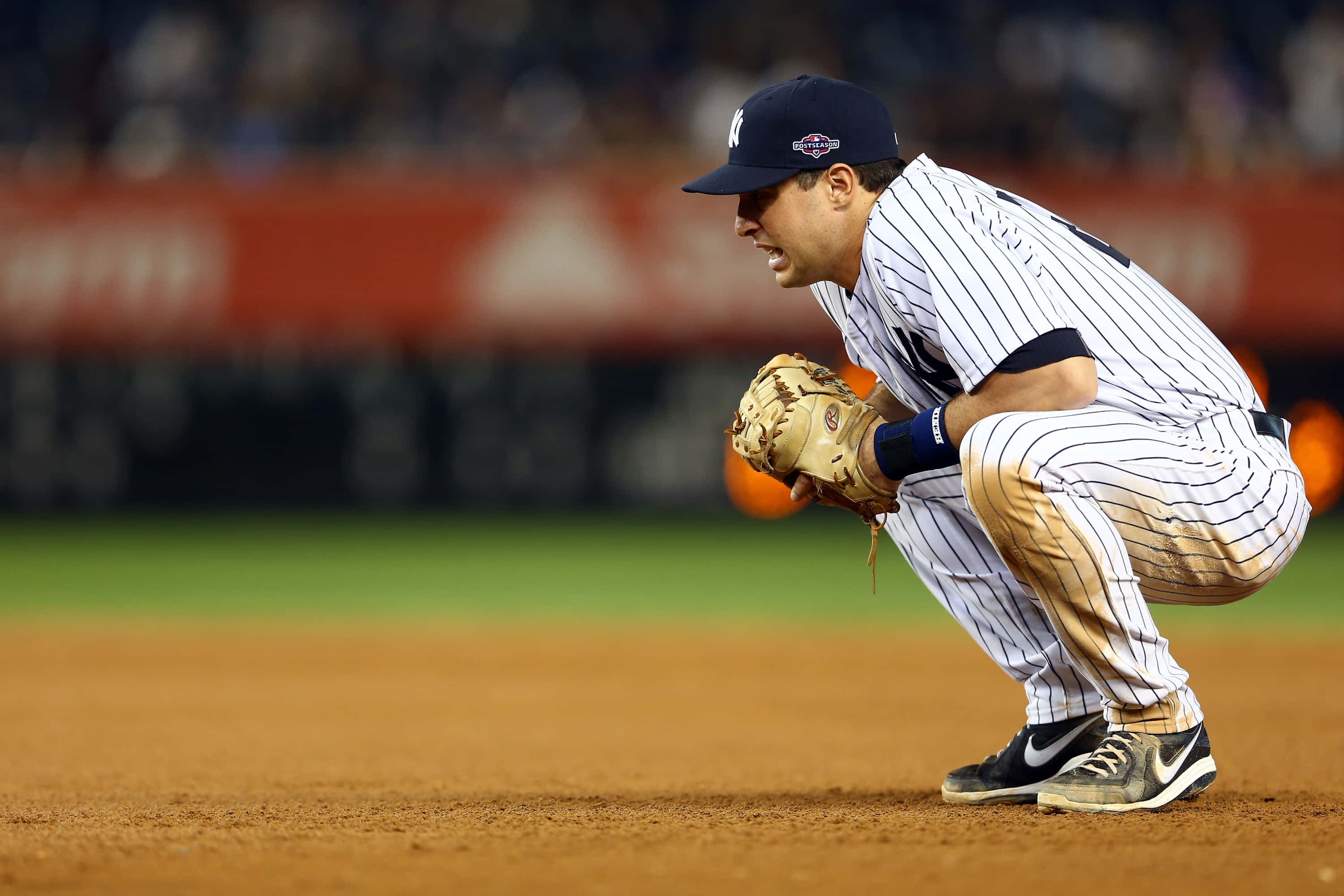 New York Yankees, pinstripe uniform, dirt field, 2K Desktop Wallpaper