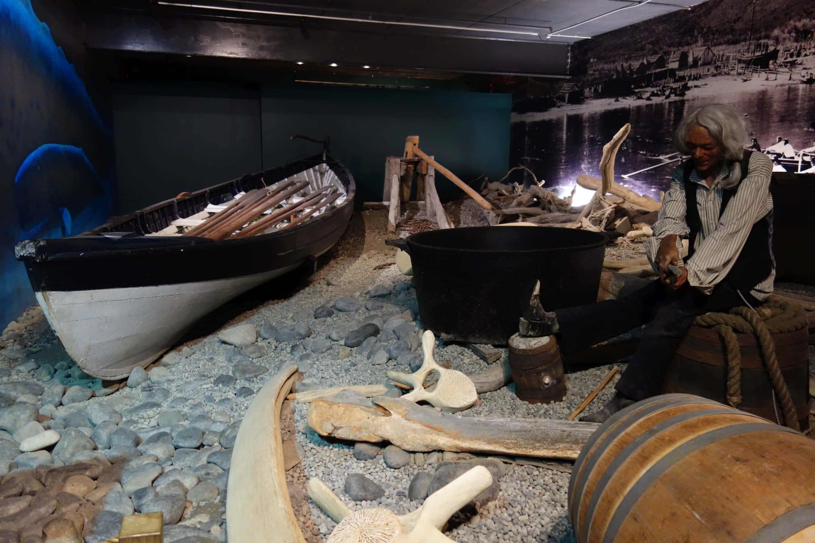 New Zealand Maritime Museum, fisherman, whalebone, 2K Desktop Wallpaper