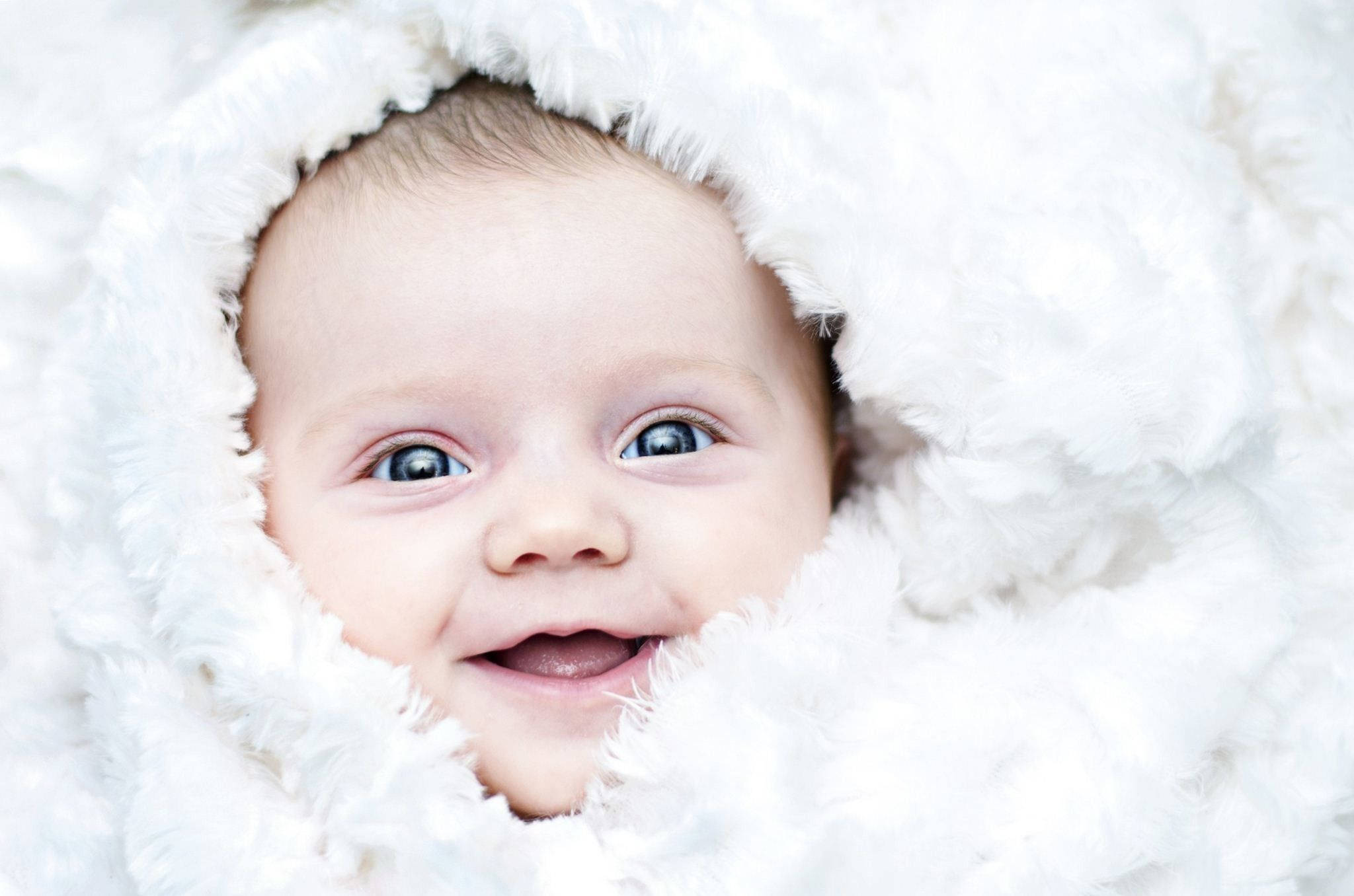 newborn baby, bright blue eyes, fluffy white hooded blanket, Full HD Desktop Wallpaper