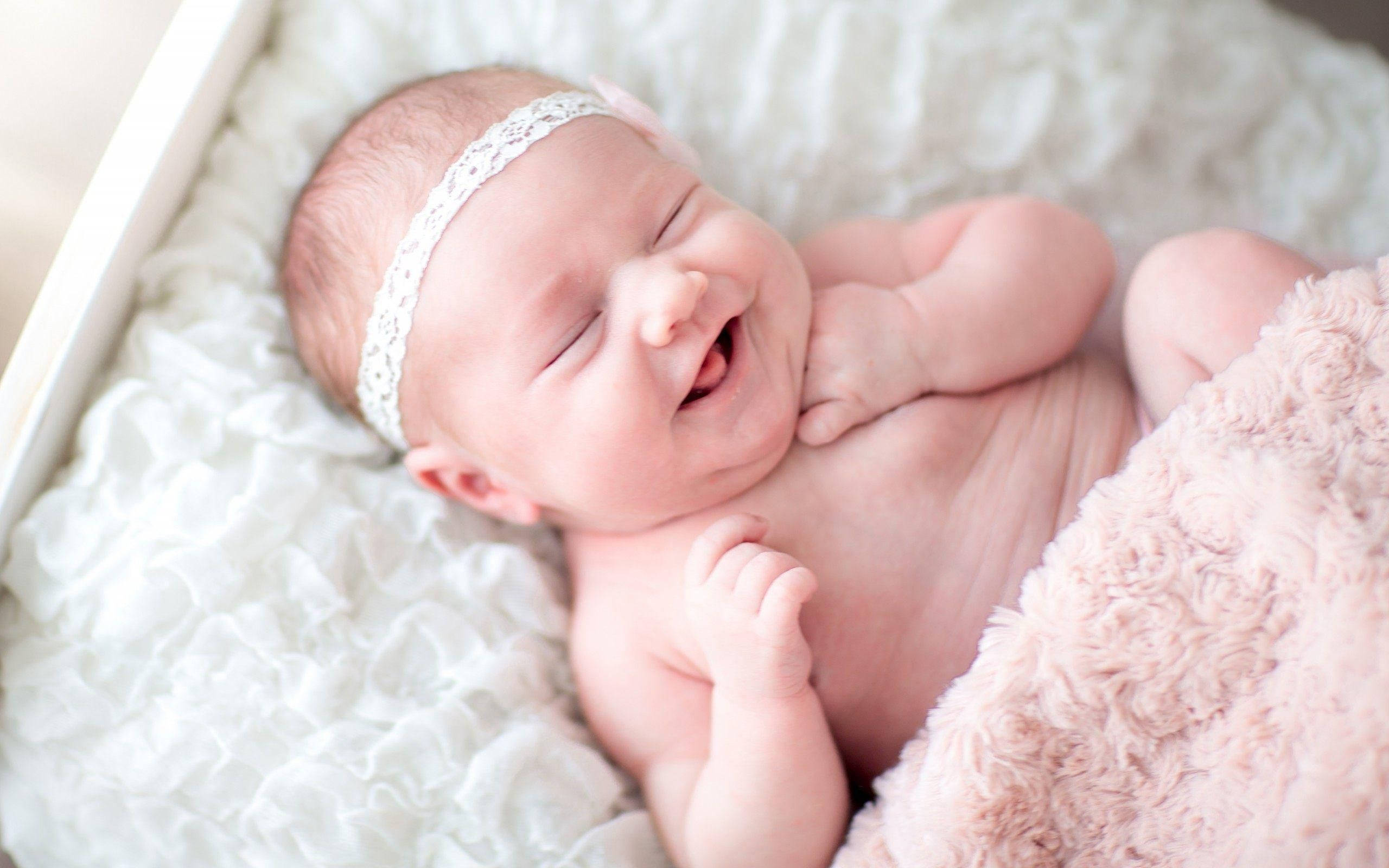smiling newborn baby, pink and white textured blankets, joyful newborn baby, 2K Desktop Wallpaper