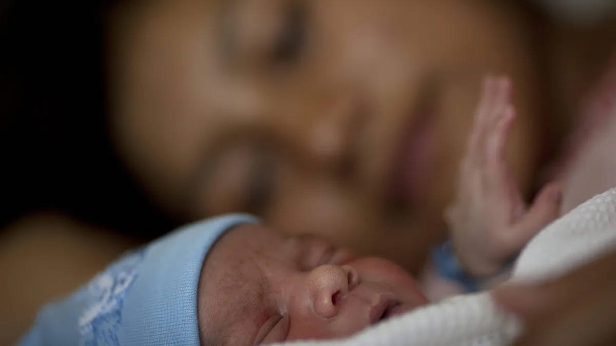 newborn baby, blue hat, blurred mother, SD Desktop Wallpaper