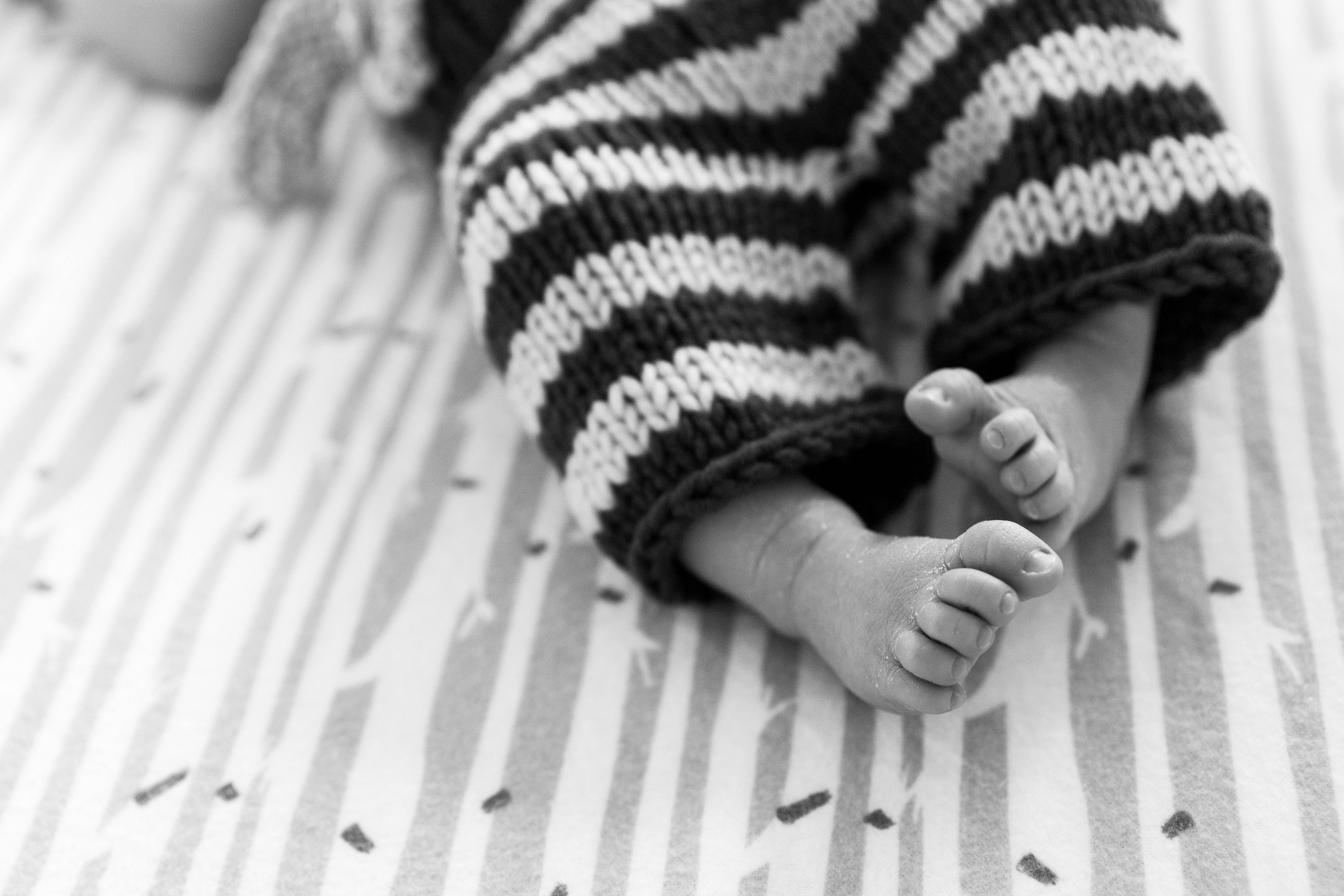 striped knit pants, patterned blanket, black and white, 5K Desktop Wallpaper