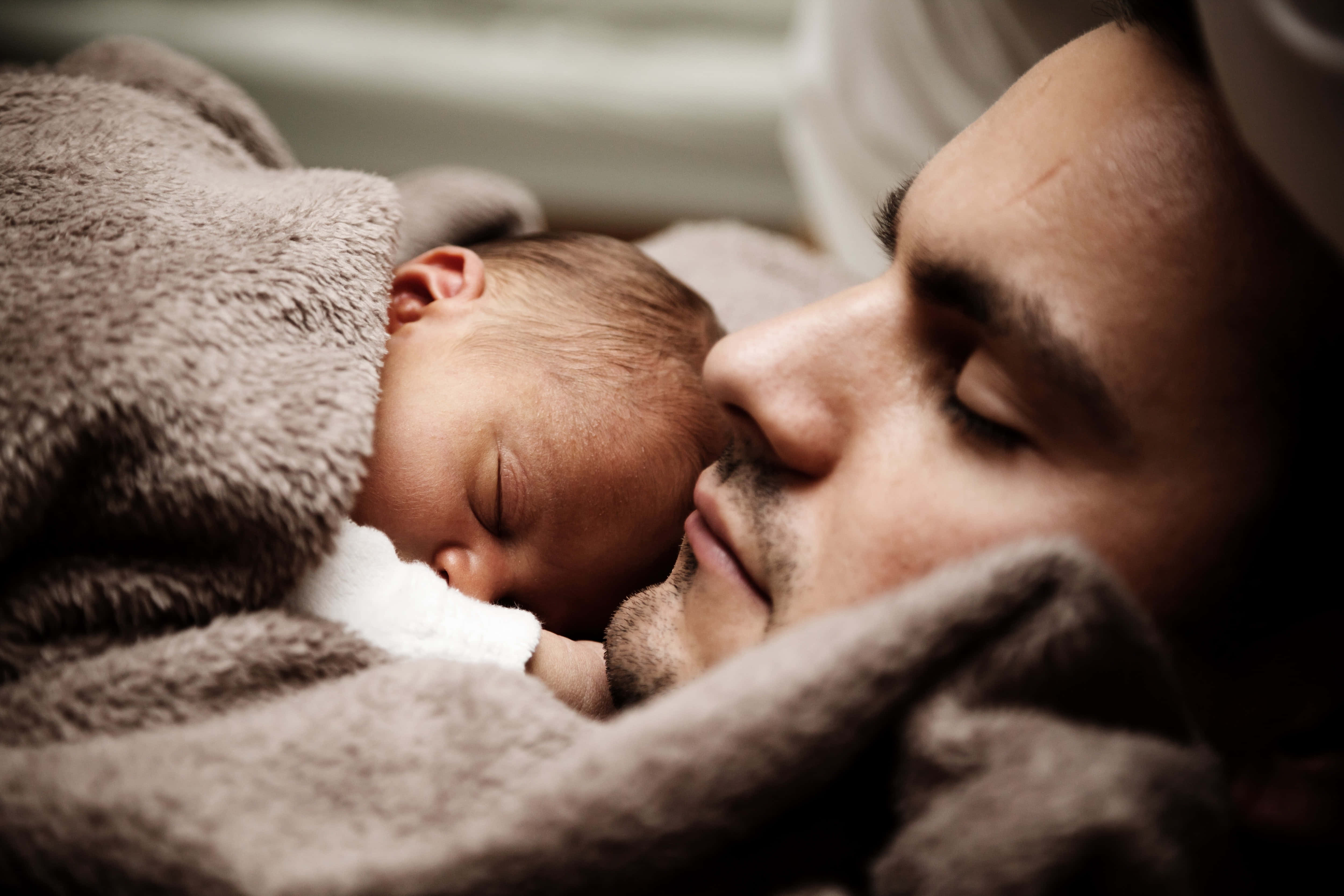 father, newborn child, soft blanket, 4K Desktop Wallpaper
