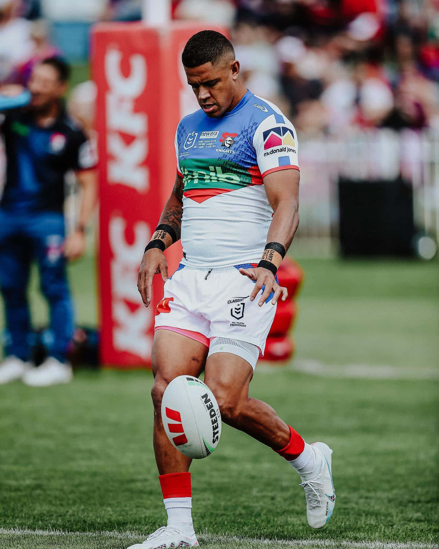 Newcastle Knights, blue white and red uniform, rugby league player, HD Phone Wallpaper