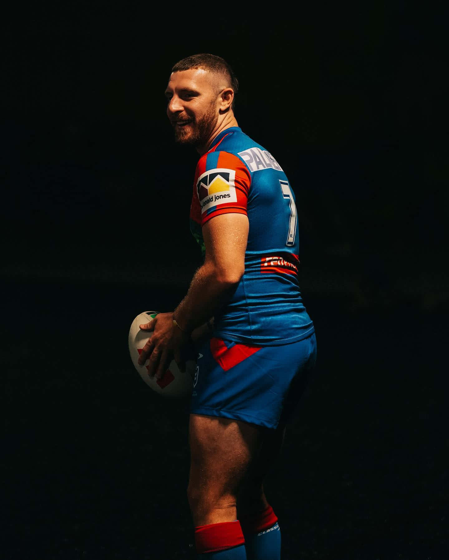 Newcastle Knights, blue and red jersey, rugby player, HD Phone Wallpaper