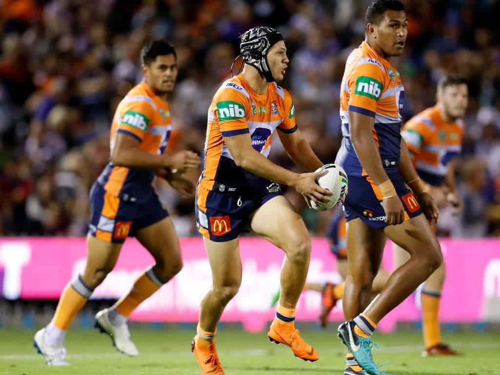 Newcastle Knights, orange and blue uniforms, green field, SD Desktop Wallpaper
