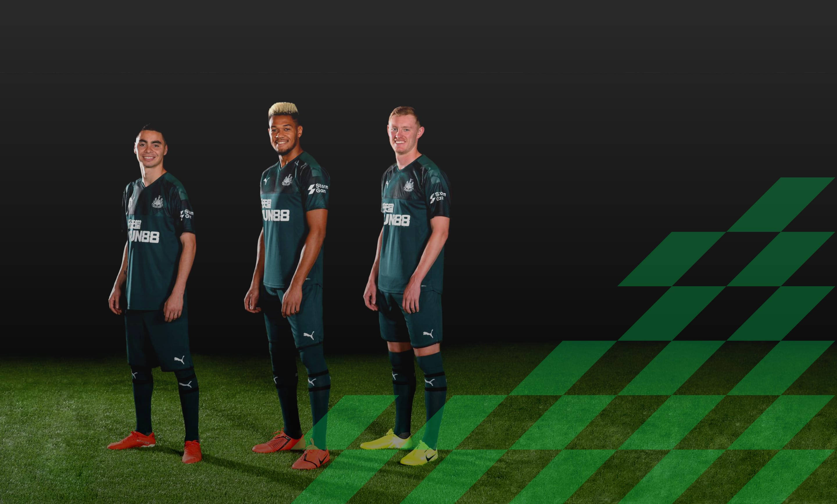 Newcastle United FC, dark green kits, artificial turf, 2K Desktop Wallpaper