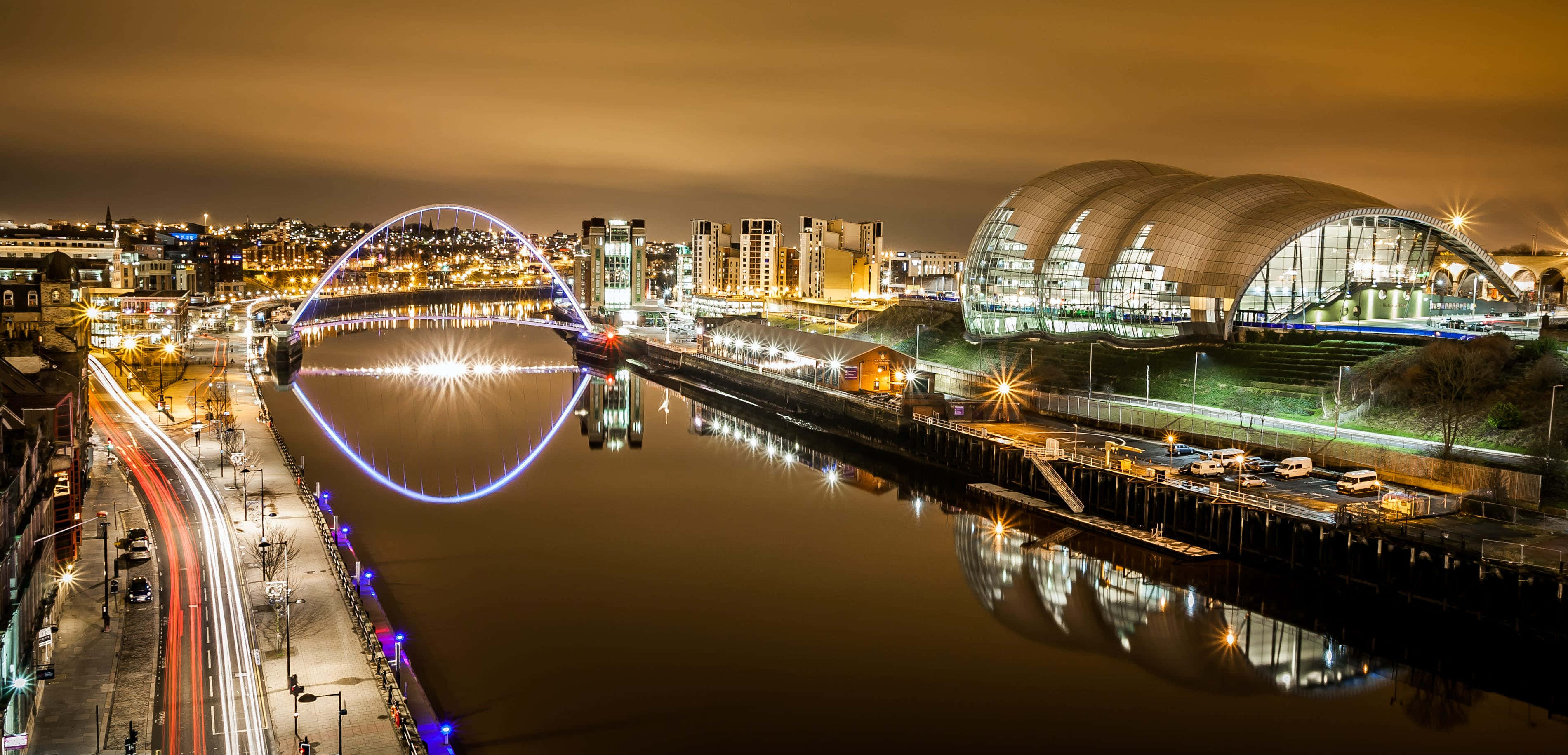Newcastle Upon Tyne, night skyline, glowing arched bridge, 2K Desktop Wallpaper