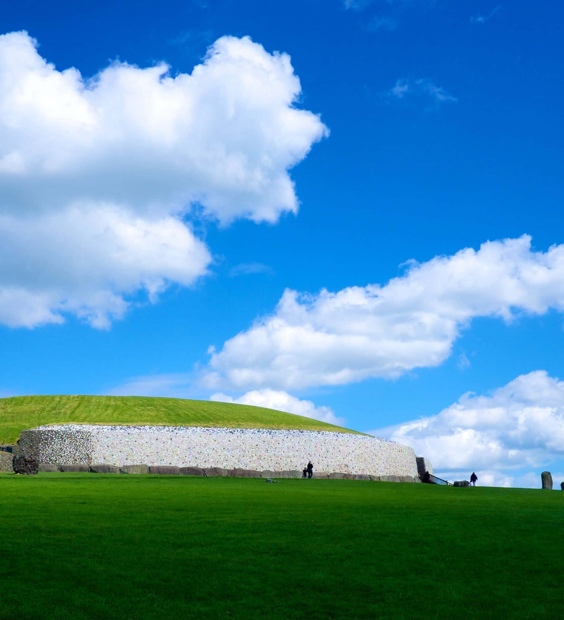 Newgrange, vivid, blue sky, Full HD Phone Wallpaper