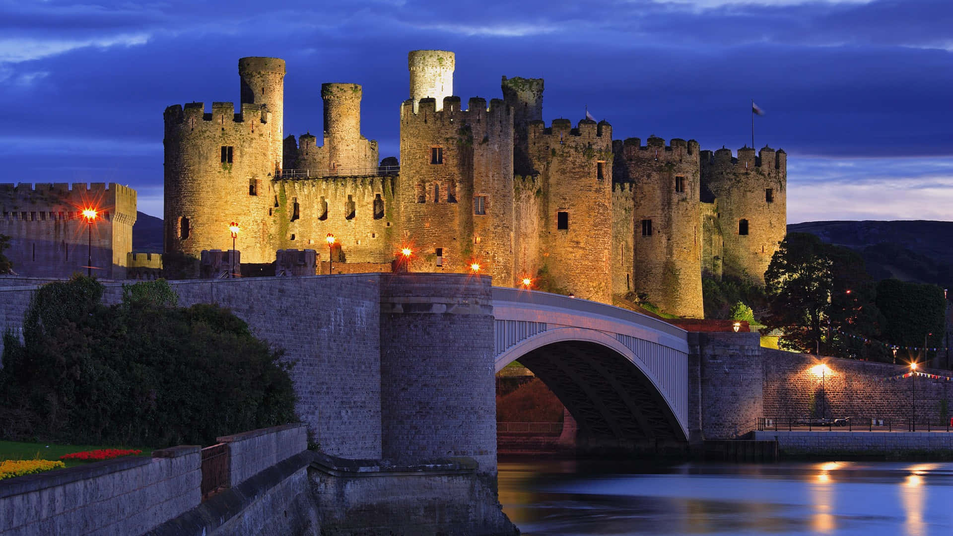 Newport cityscape, ancient stone castle, calm river, Full HD Desktop Wallpaper