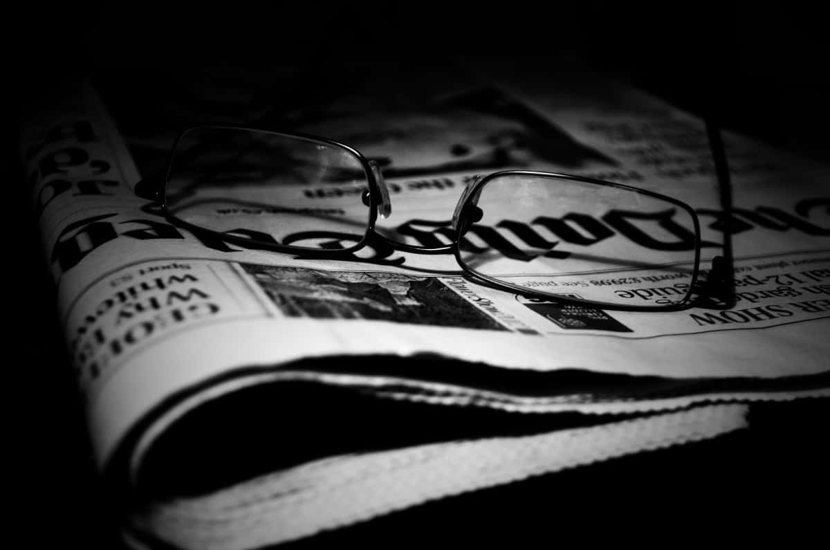 black and white newspaper, wooden table, glasses, SD Desktop Wallpaper