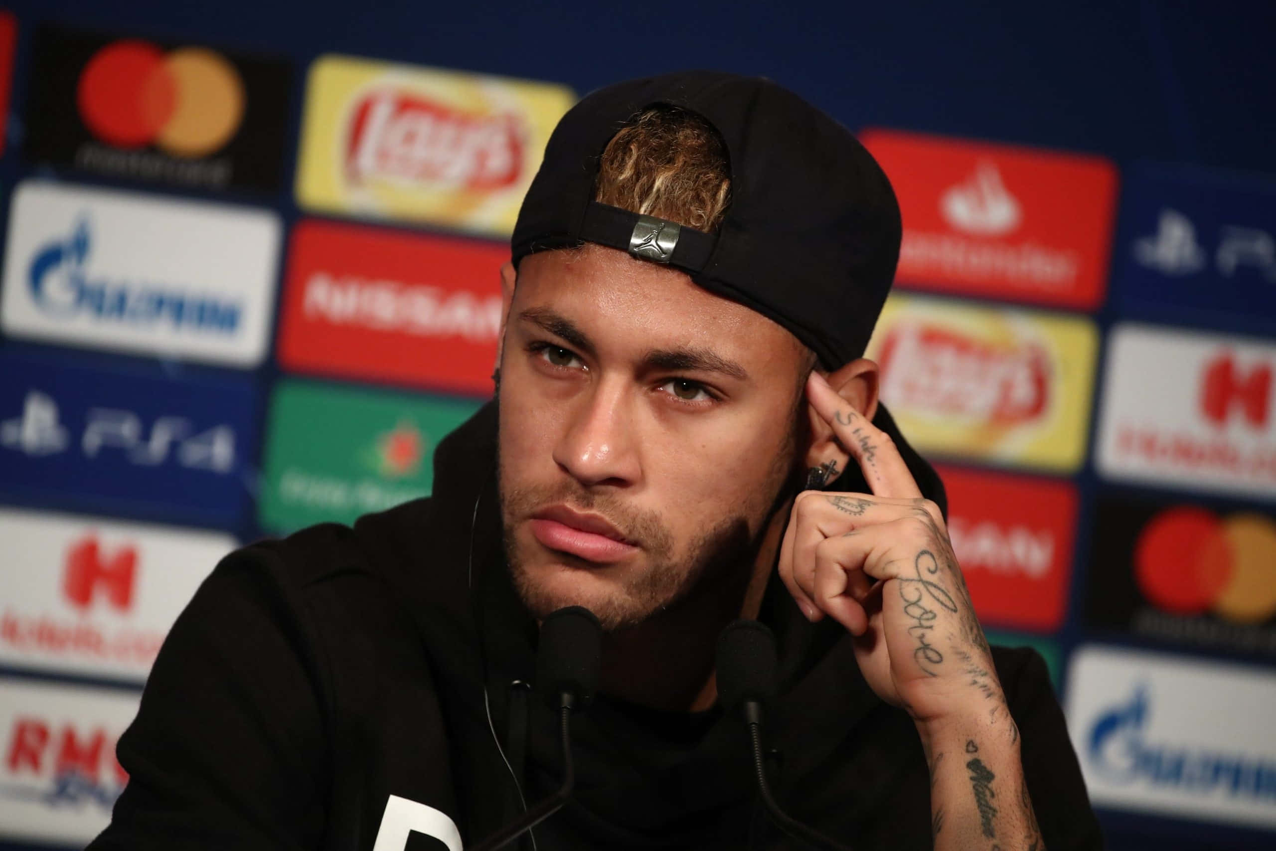 Neymar, press conference, black cap, 2K Desktop Wallpaper