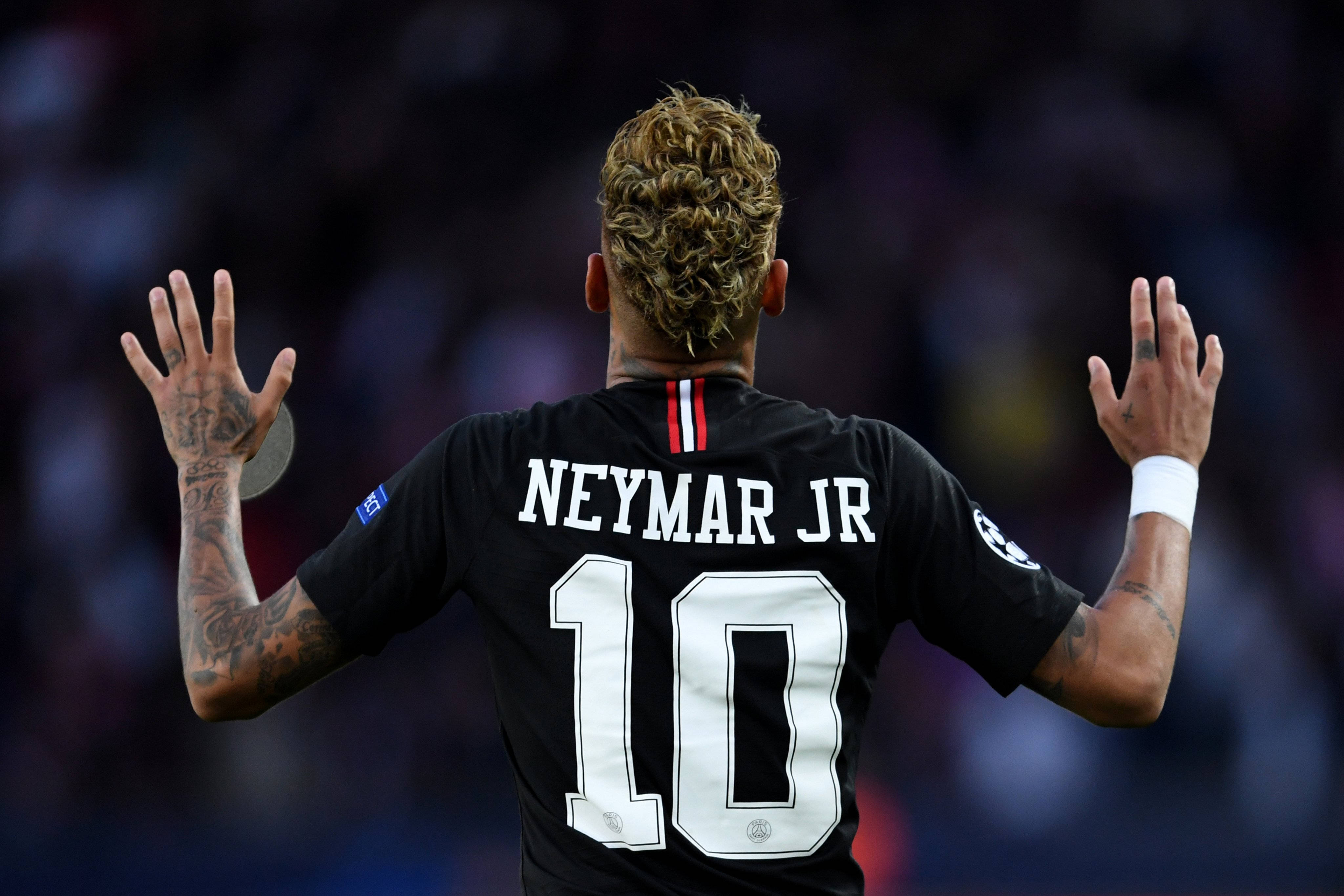 Neymar Jr 10 jersey, black, hands up, 4K Desktop Wallpaper