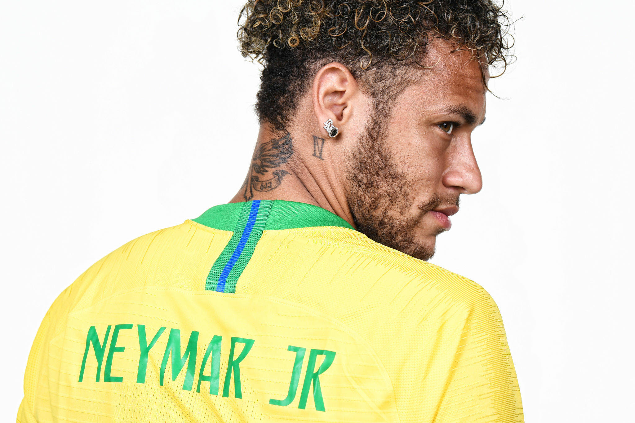 Neymar Jr, yellow Brazil soccer jersey, green trim, Full HD Desktop Wallpaper