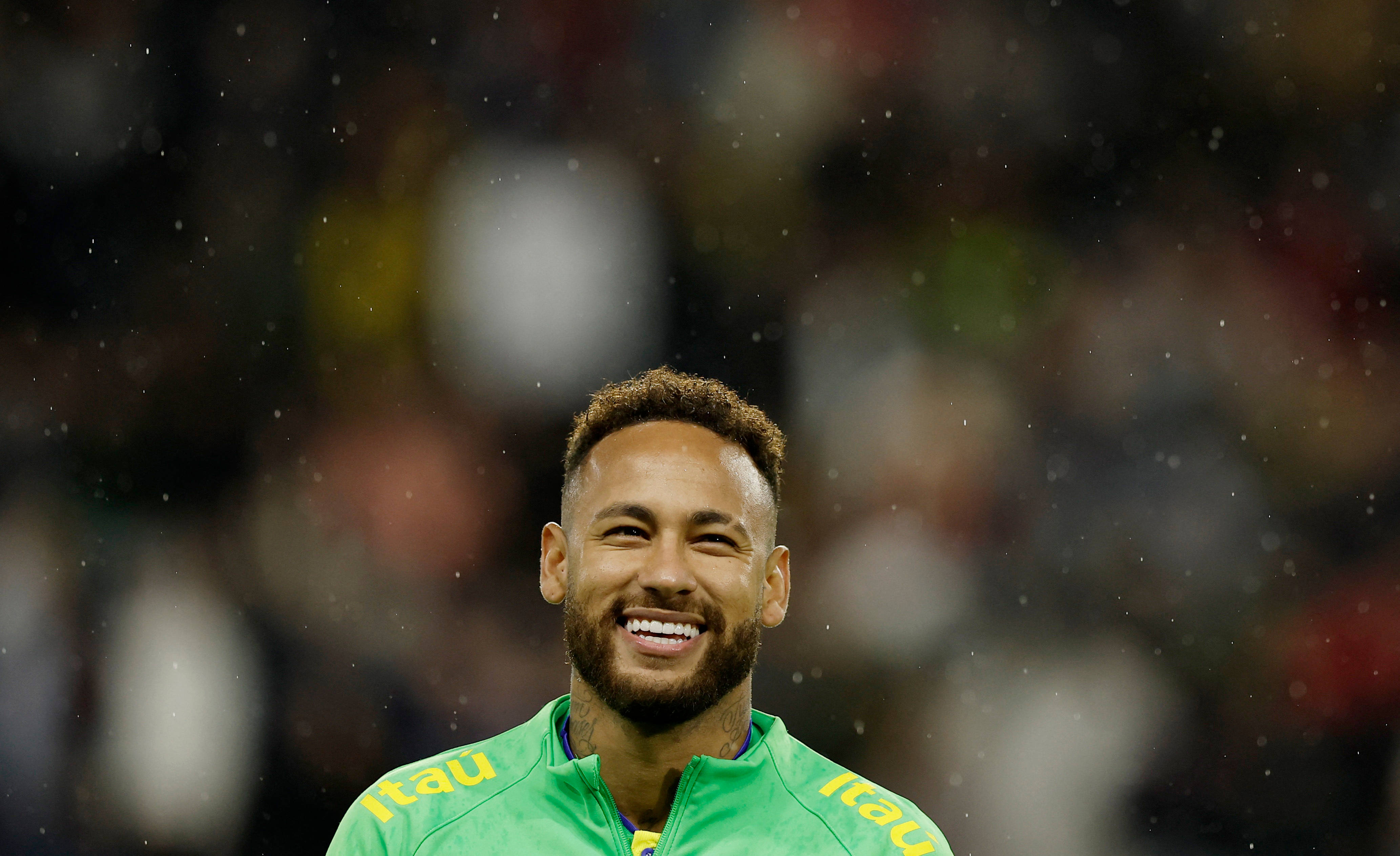 Neymar Jr, vibrant green jersey, night match, 4K Desktop Wallpaper