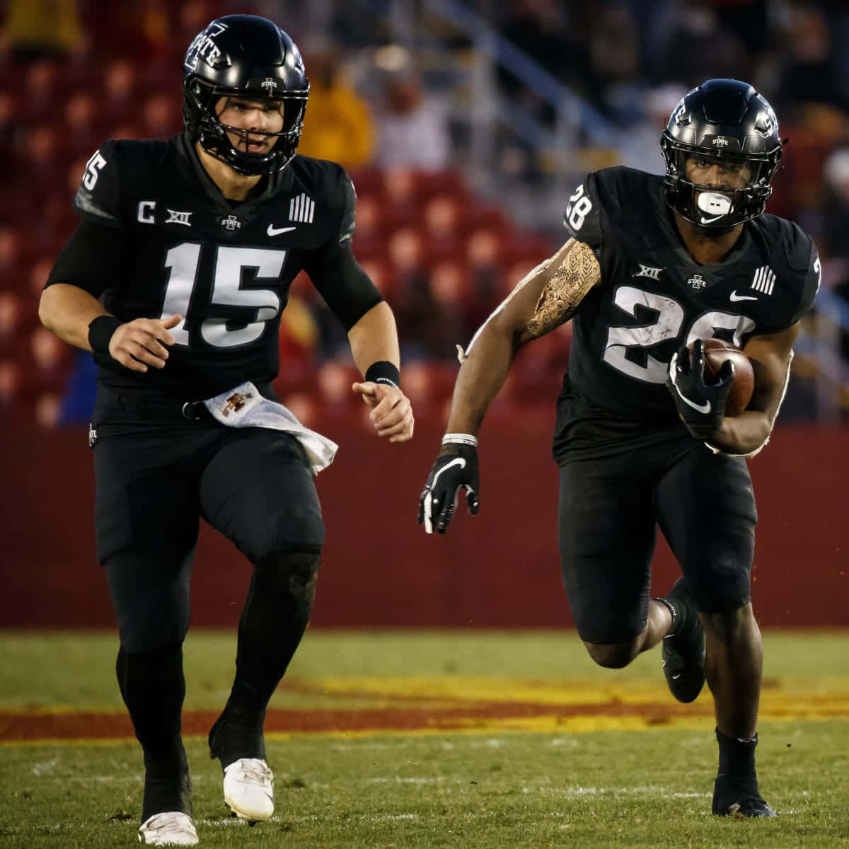 football quarterback, running back, black uniforms, SD Desktop Wallpaper