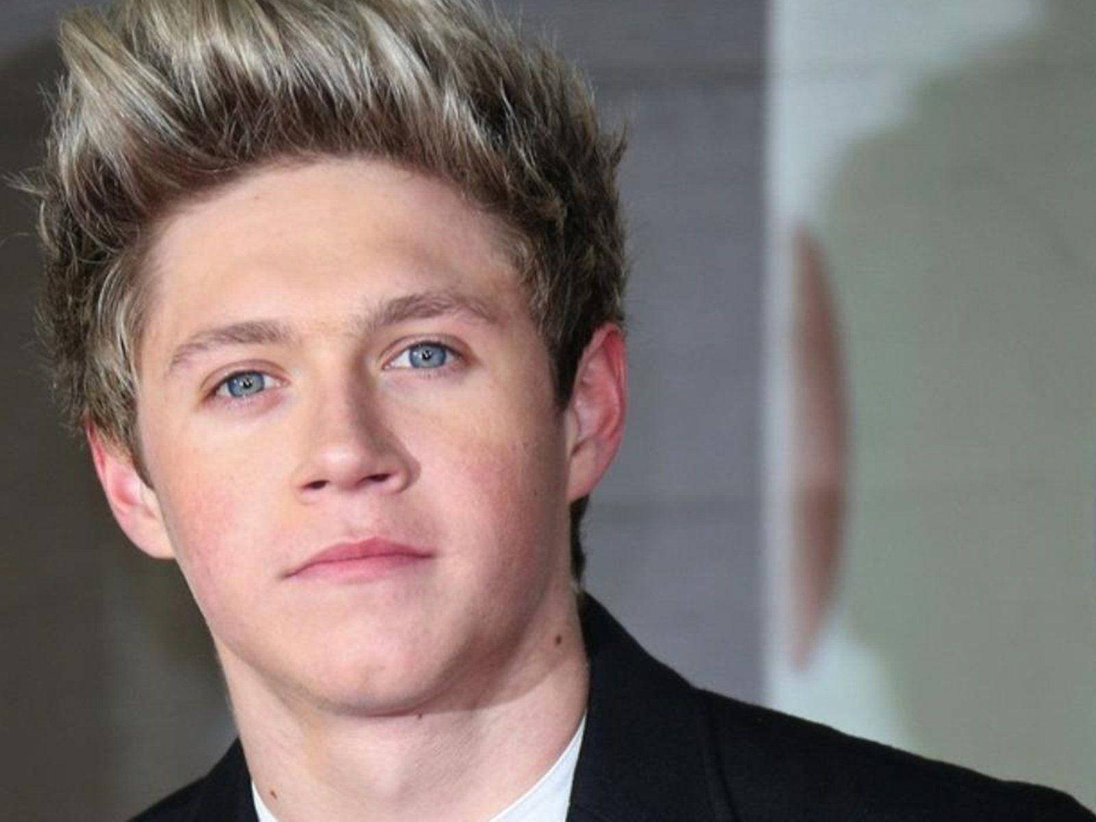 Niall Horan, blue eyes, spiky blonde hair, HD Desktop Wallpaper