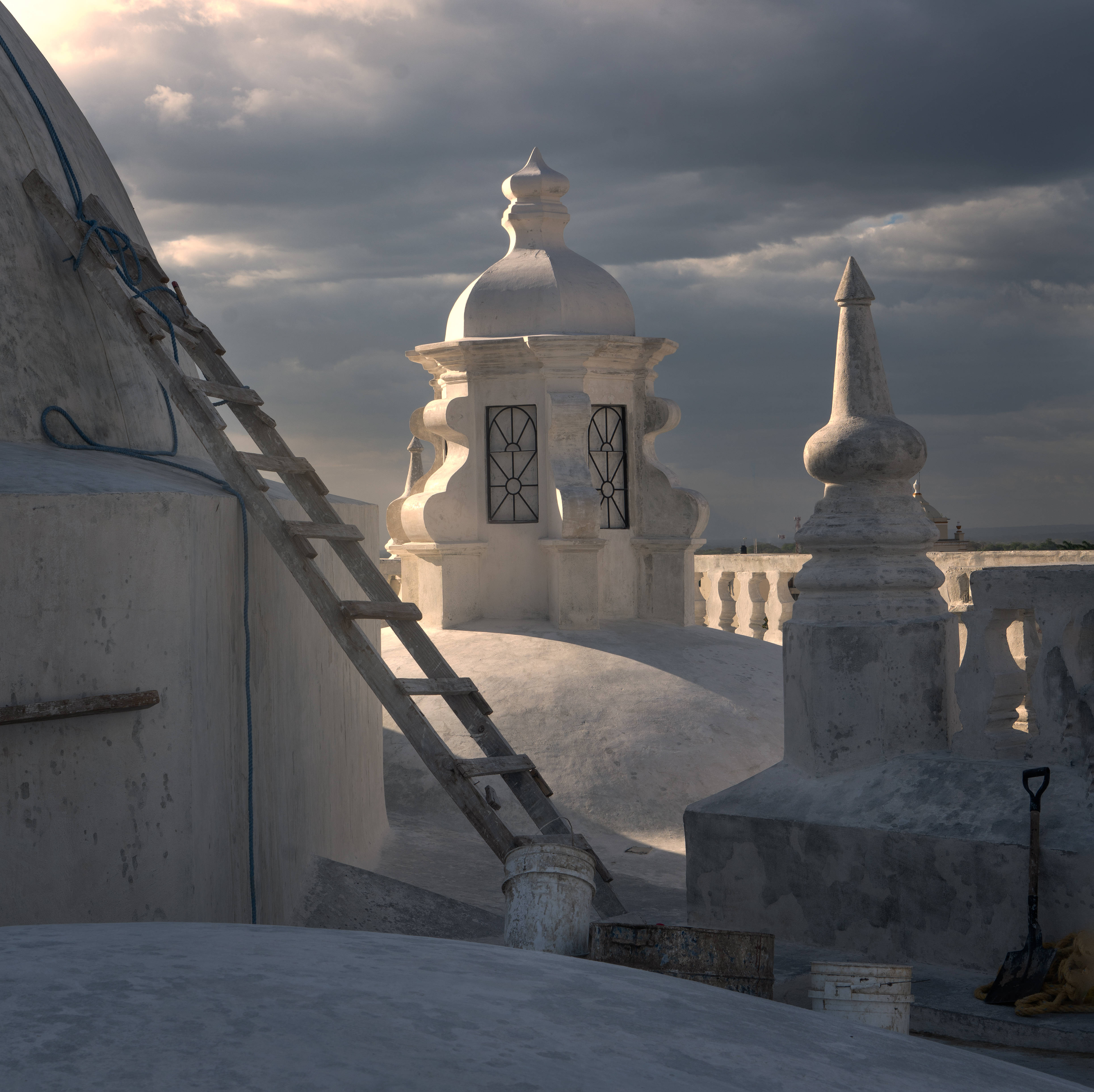 white temple, curved white dome, domed tower, 4K Desktop Wallpaper