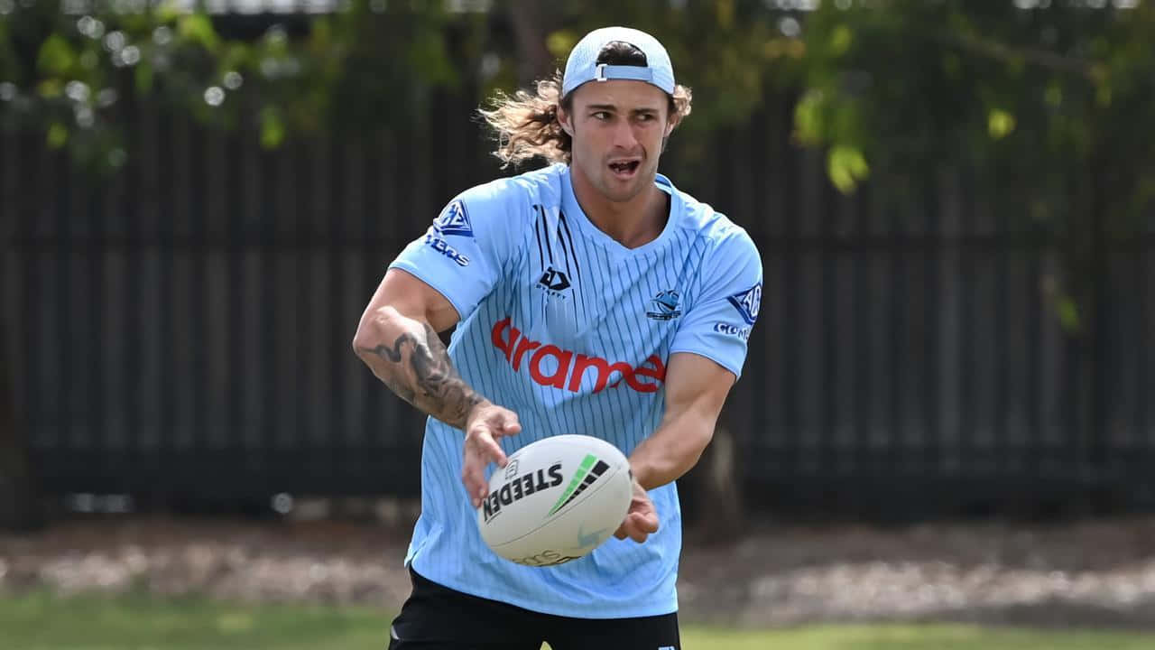 Nicho Hynes, light blue striped jersey, white Steeden ball, HD Desktop Wallpaper