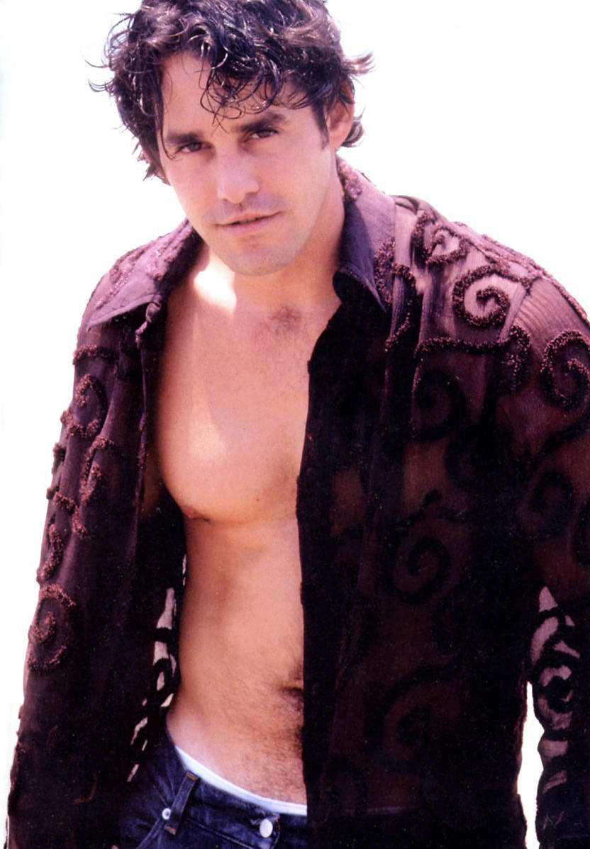 Nicholas Brendon, dark curly hair, ornate dark shirt, SD Phone Wallpaper