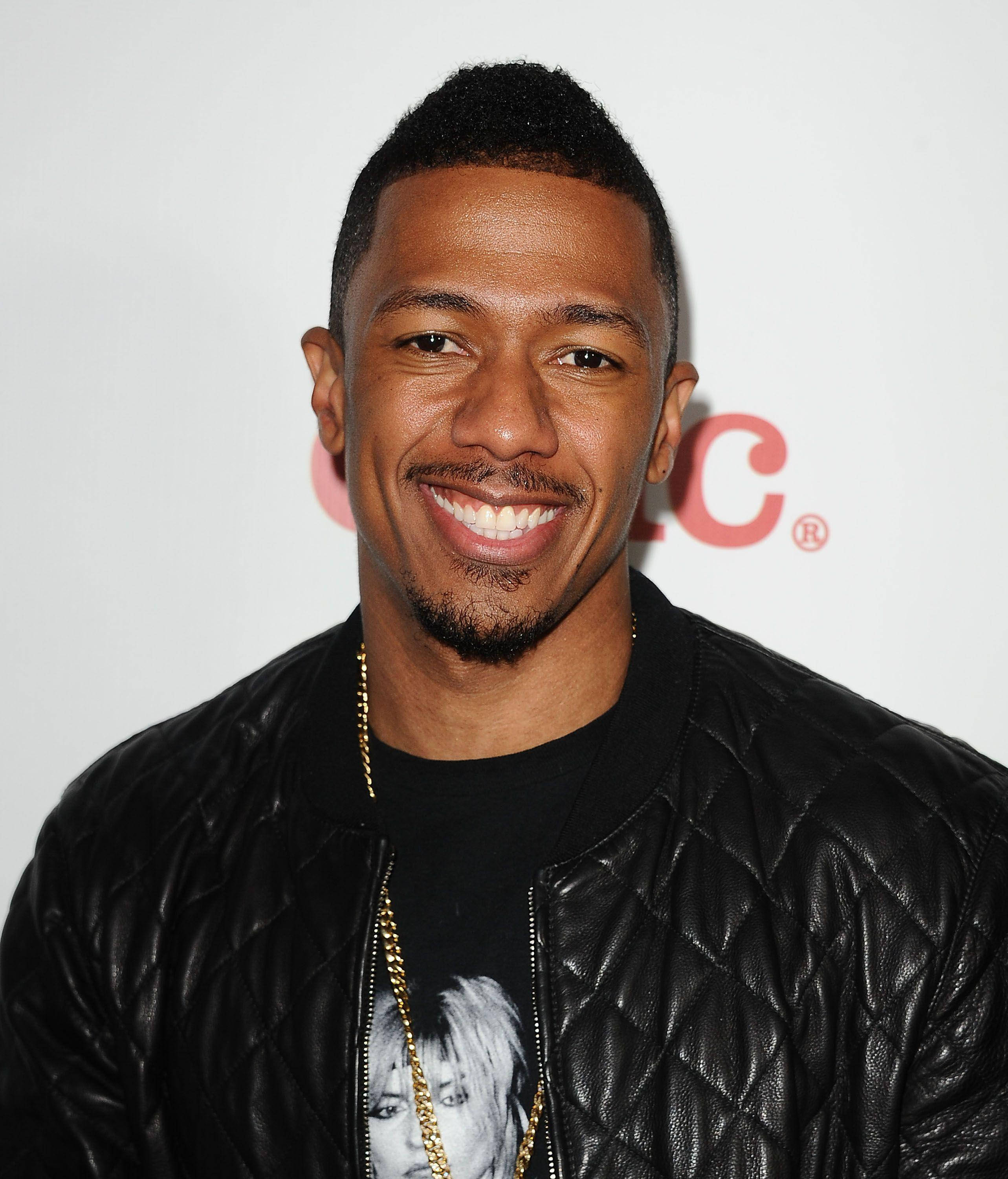 Nick Cannon, black quilted leather jacket, graphic tee, 2K Phone Wallpaper