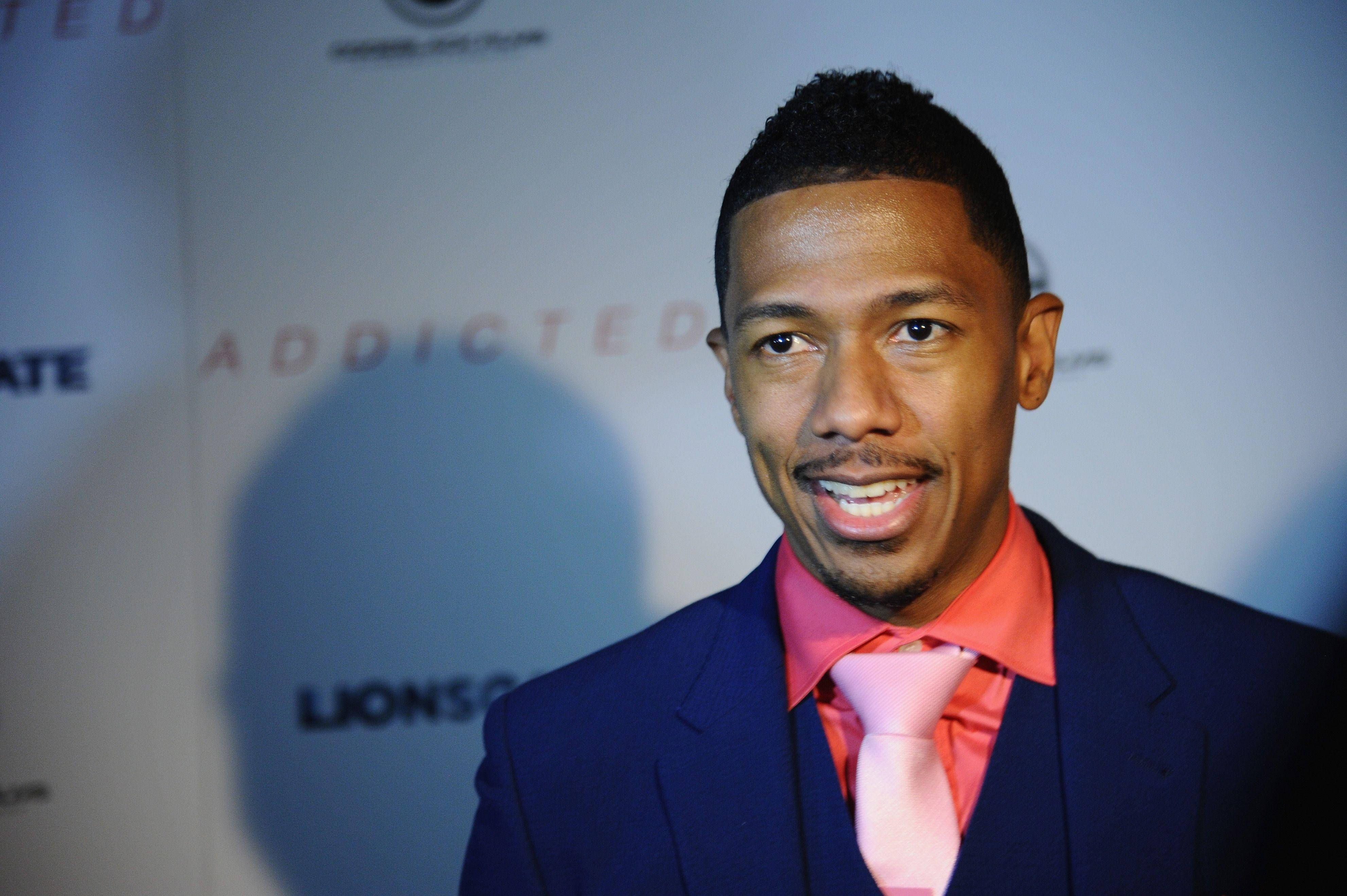 Nick Cannon, red carpet, navy suit, 4K Desktop Wallpaper