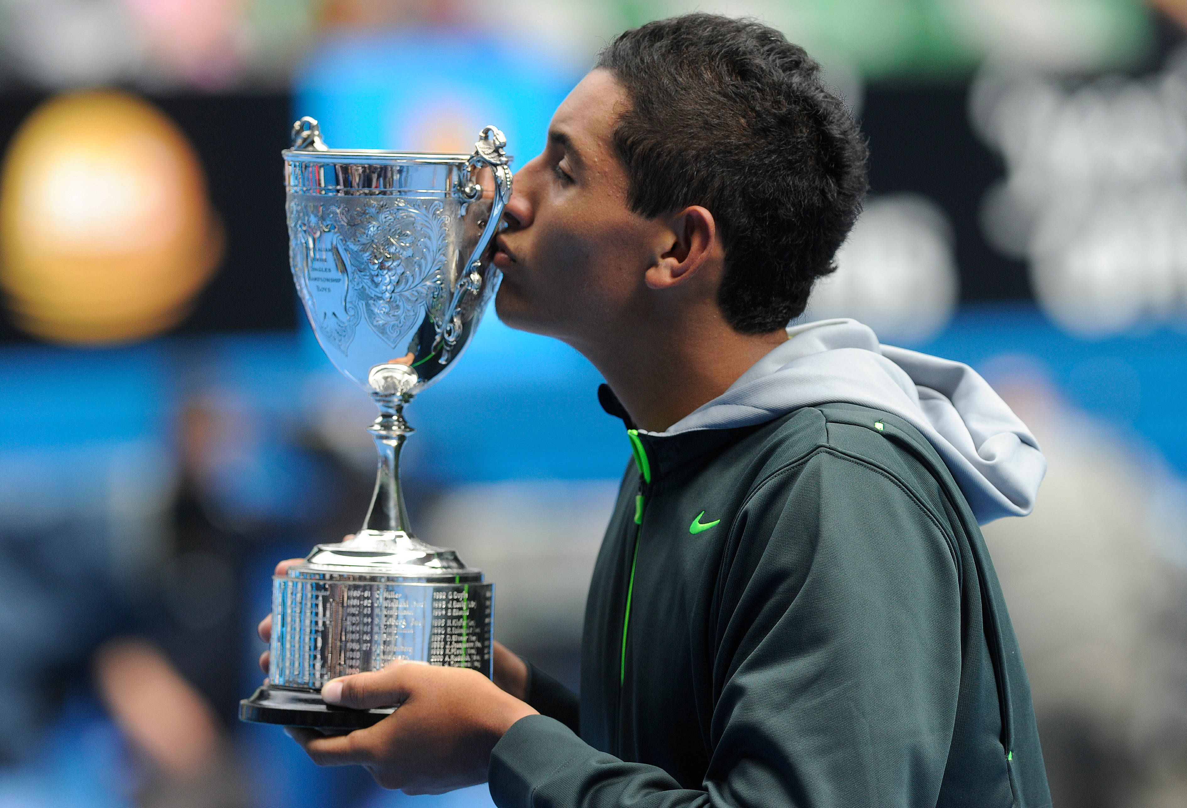Nick Kyrgios, championship trophy, gleaming silver trophy, 2K Desktop Wallpaper
