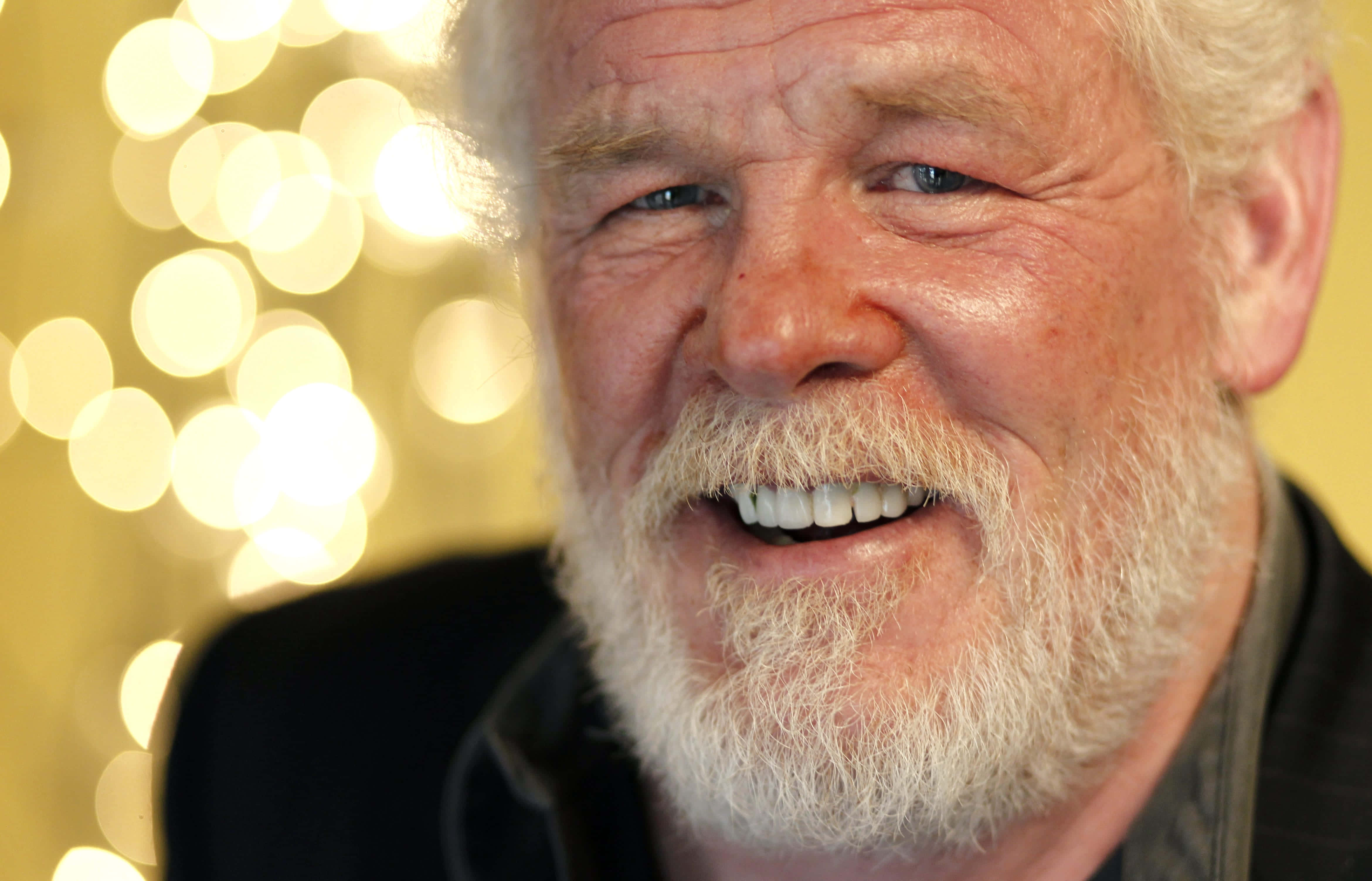 Nick Nolte, white beard, golden bokeh background, 4K Desktop Wallpaper