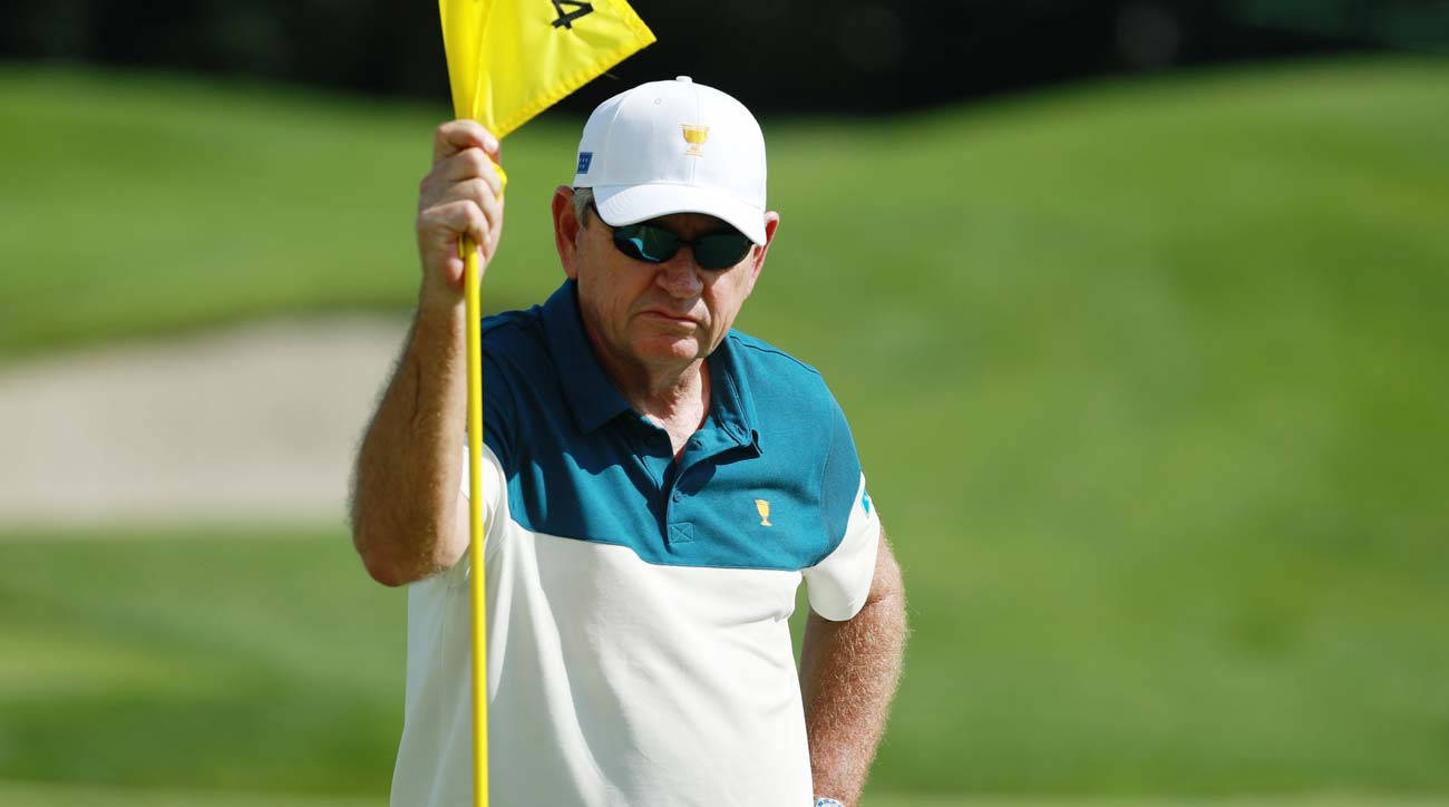 Nick Price, yellow flagstick, white cap, HD Desktop Wallpaper