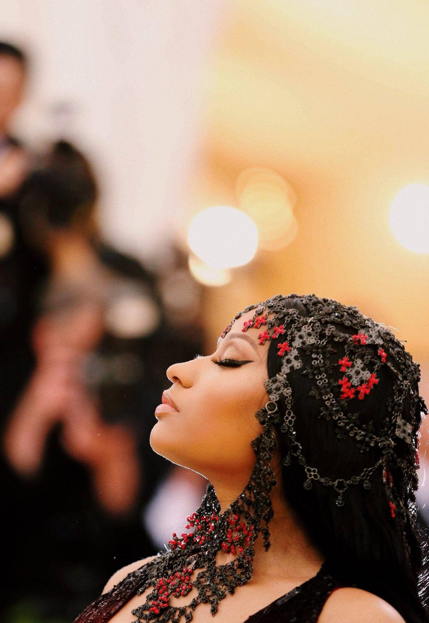 Nicki Minaj, red and black beaded headpiece, neckpiece, Full HD Phone Wallpaper