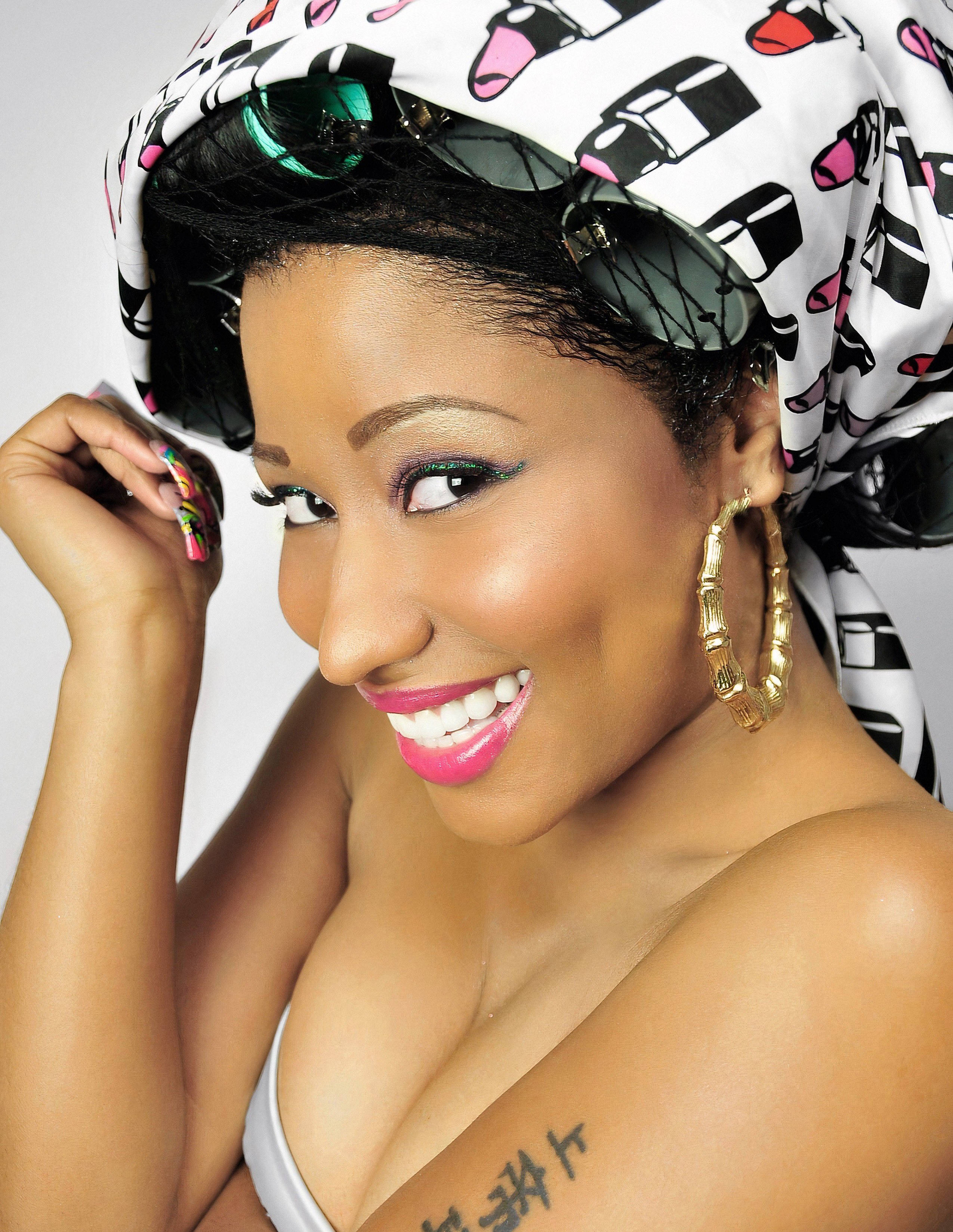 Nicki Minaj, HD Curlers, gold hoop earrings, 2K Phone Wallpaper