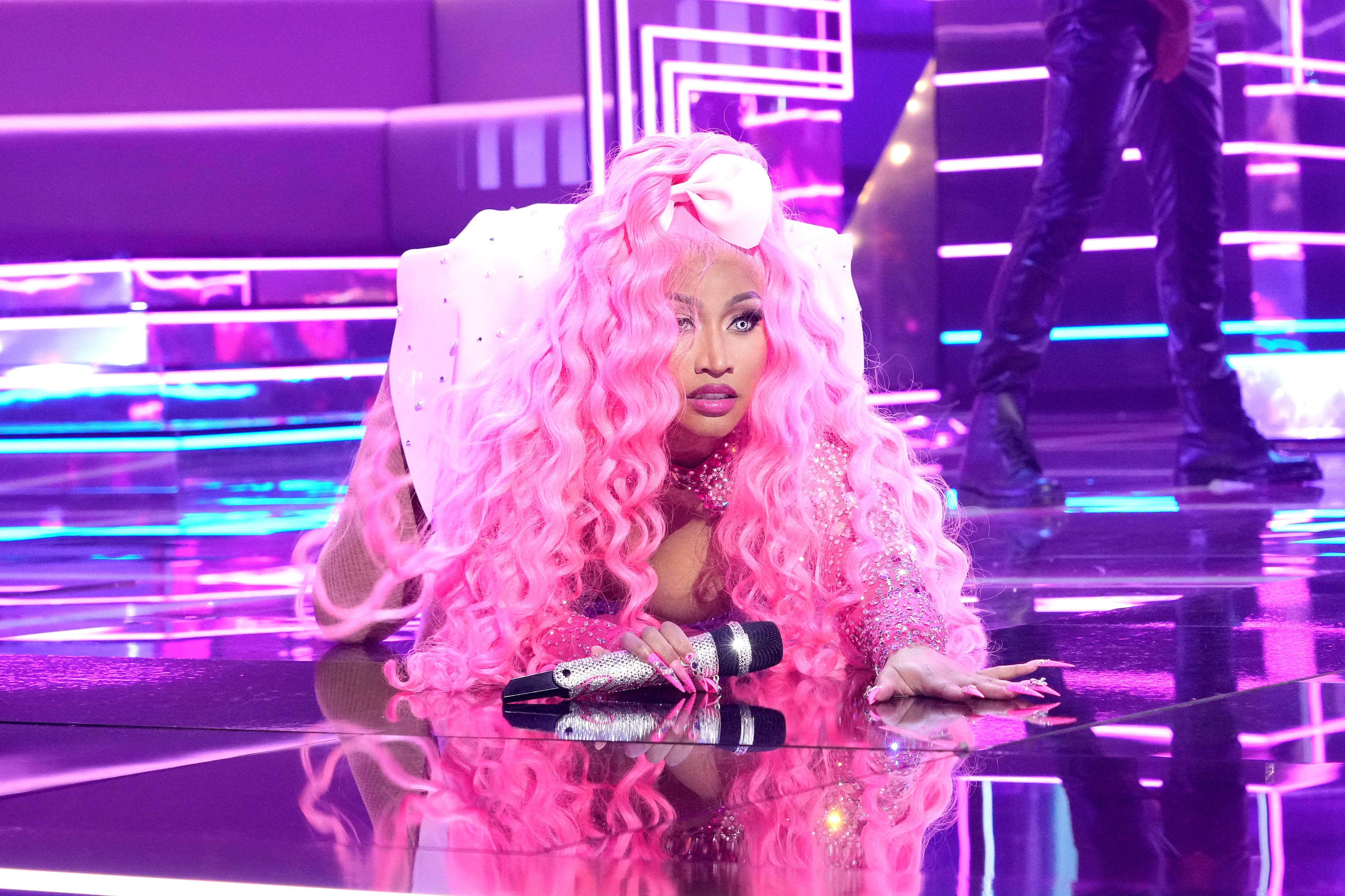 Nicki Minaj, pink hair, glittering outfit, 2K Desktop Wallpaper