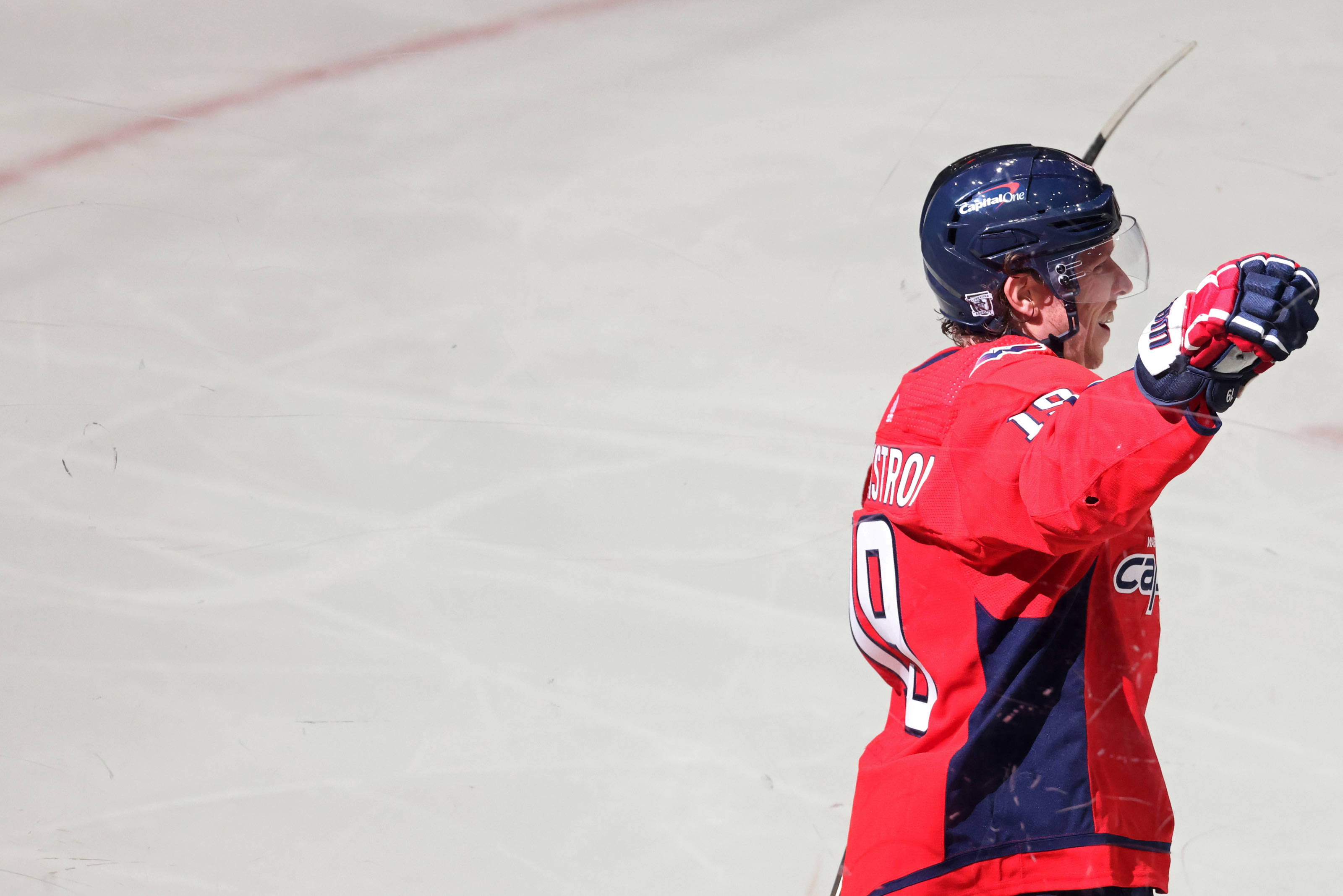 Nicklas Backstrom, red jersey, ice rink, 2K Desktop Wallpaper
