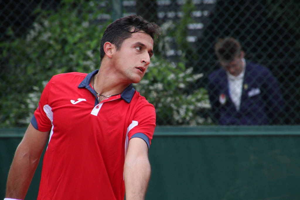 Nicolas Almagro, red shirt, grass court, SD Desktop Wallpaper