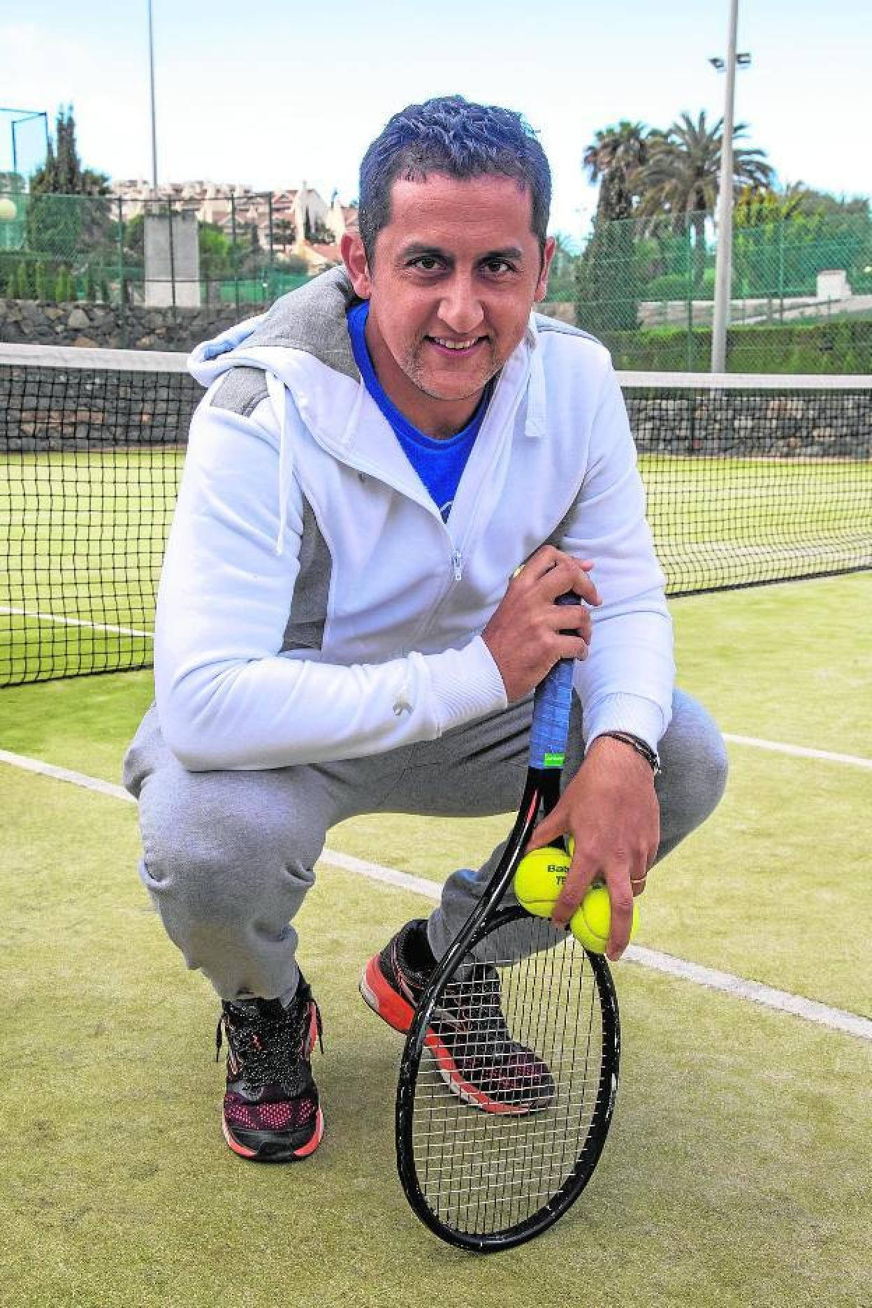Nicolas Almagro, green tennis court, racket, HD Phone Wallpaper