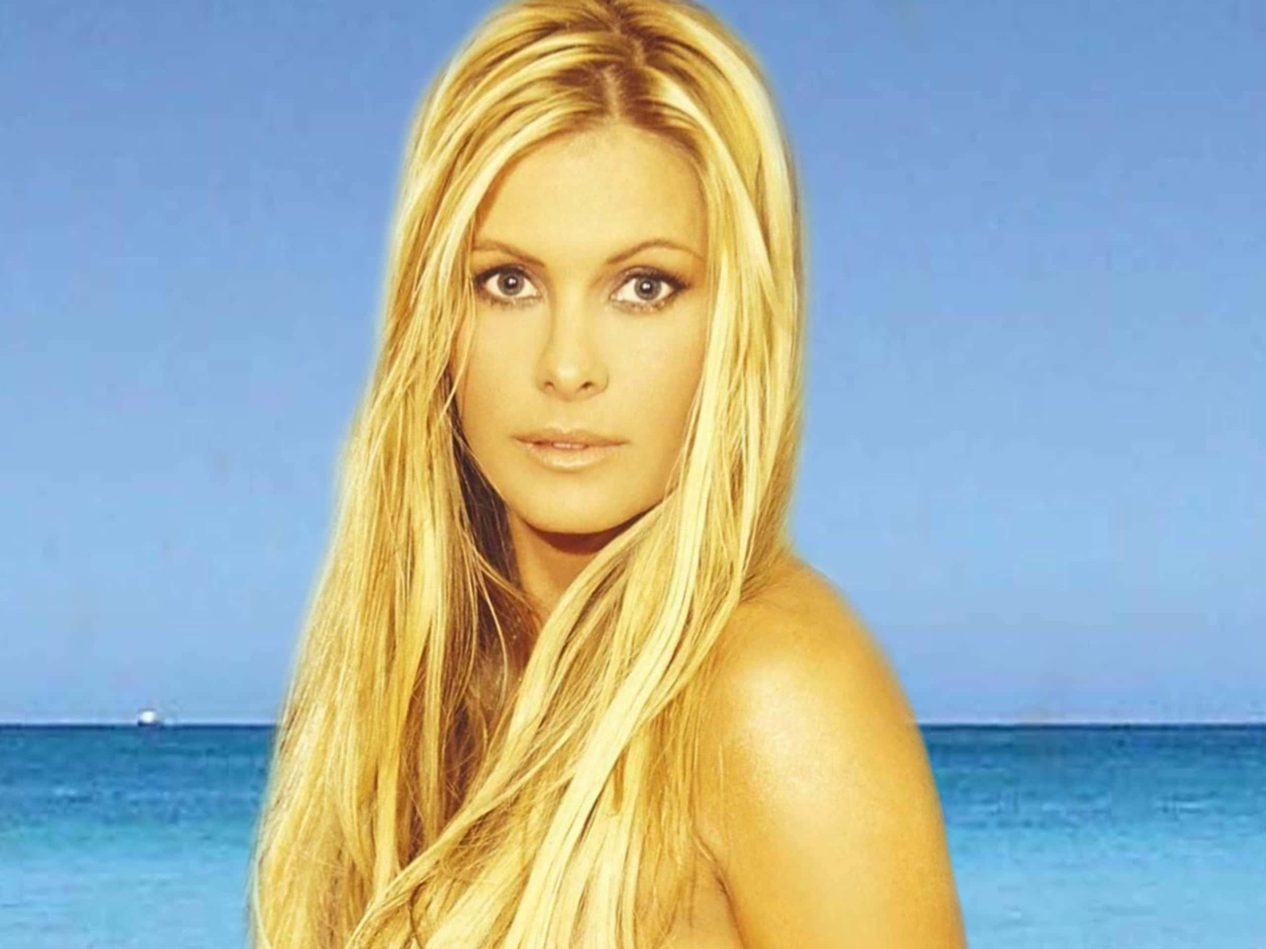 Nicole Eggert, black gown, bright blue ocean, 2K Desktop Wallpaper