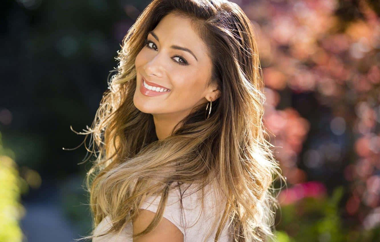 Nicole Scherzinger, long wavy hair, autumnal hues, HD Desktop Wallpaper