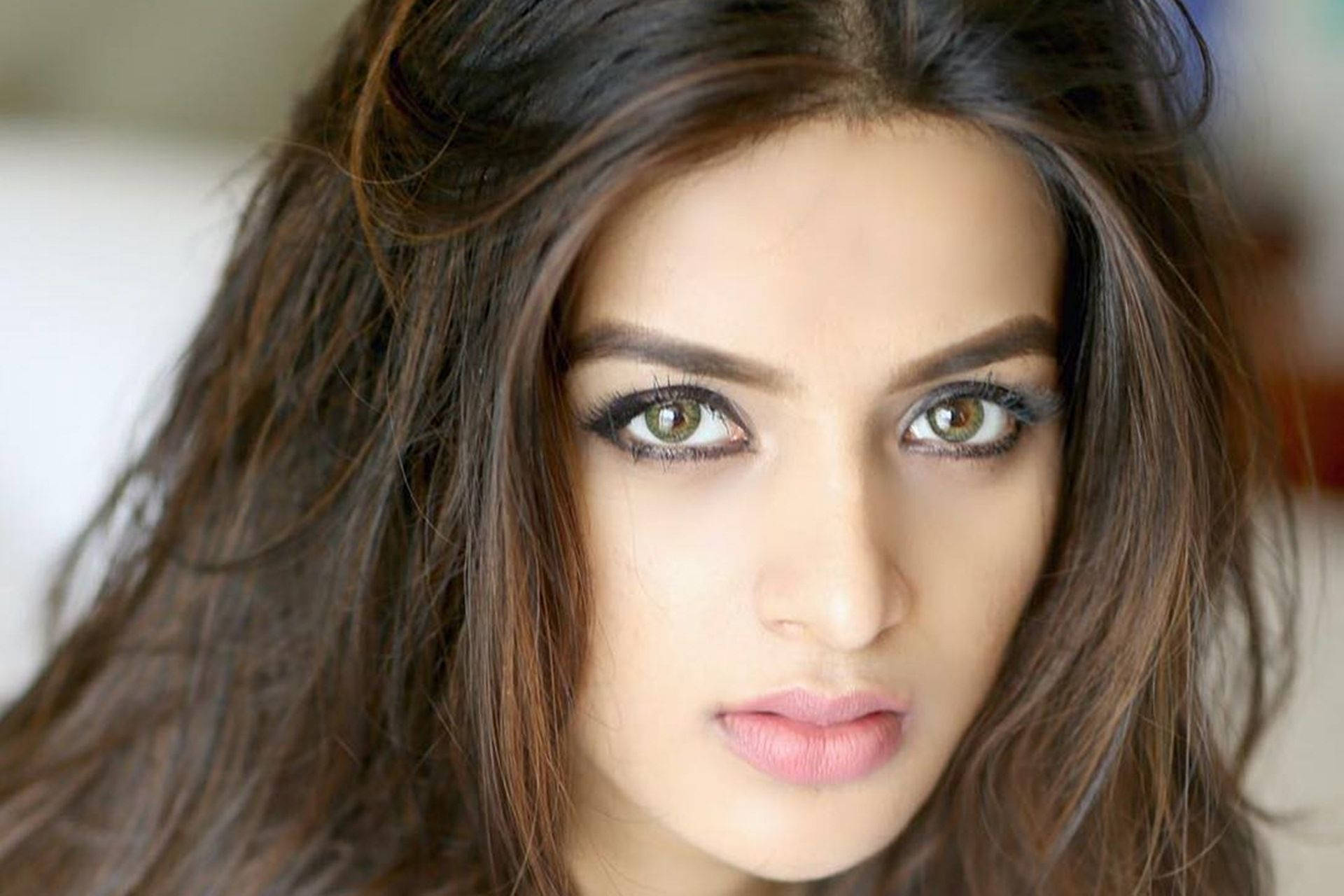 Nidhi Agarwal, intense green eyes, dark brown hair, Full HD Desktop Wallpaper