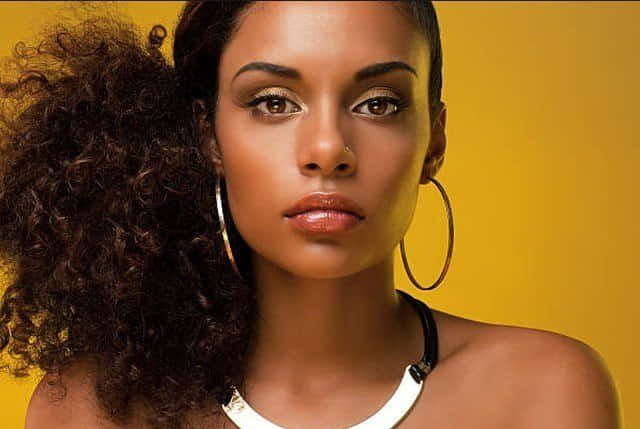 Nigerian Woman, curly hair, hoop earrings, SD Desktop Wallpaper