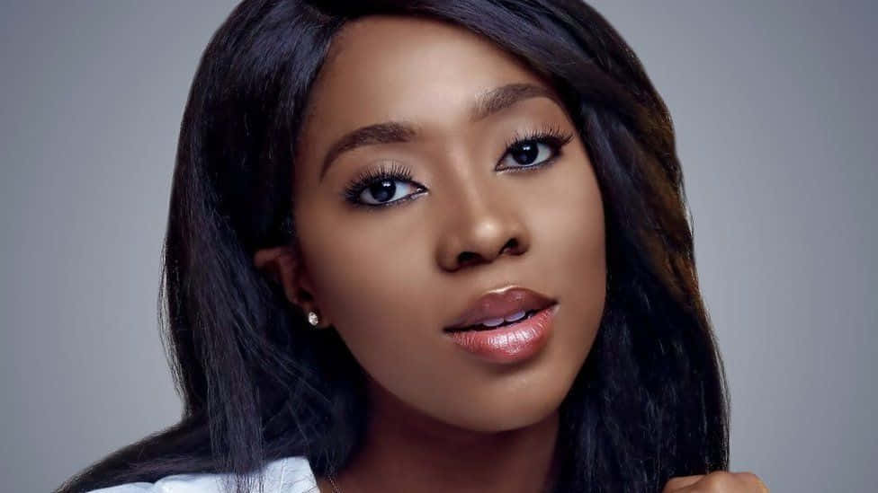 Nigerian Woman, long dark hair, striking makeup, SD Desktop Wallpaper