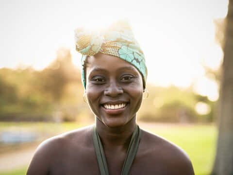 Nigerian Woman, sunny day, colorful headwrap, SD Desktop Wallpaper