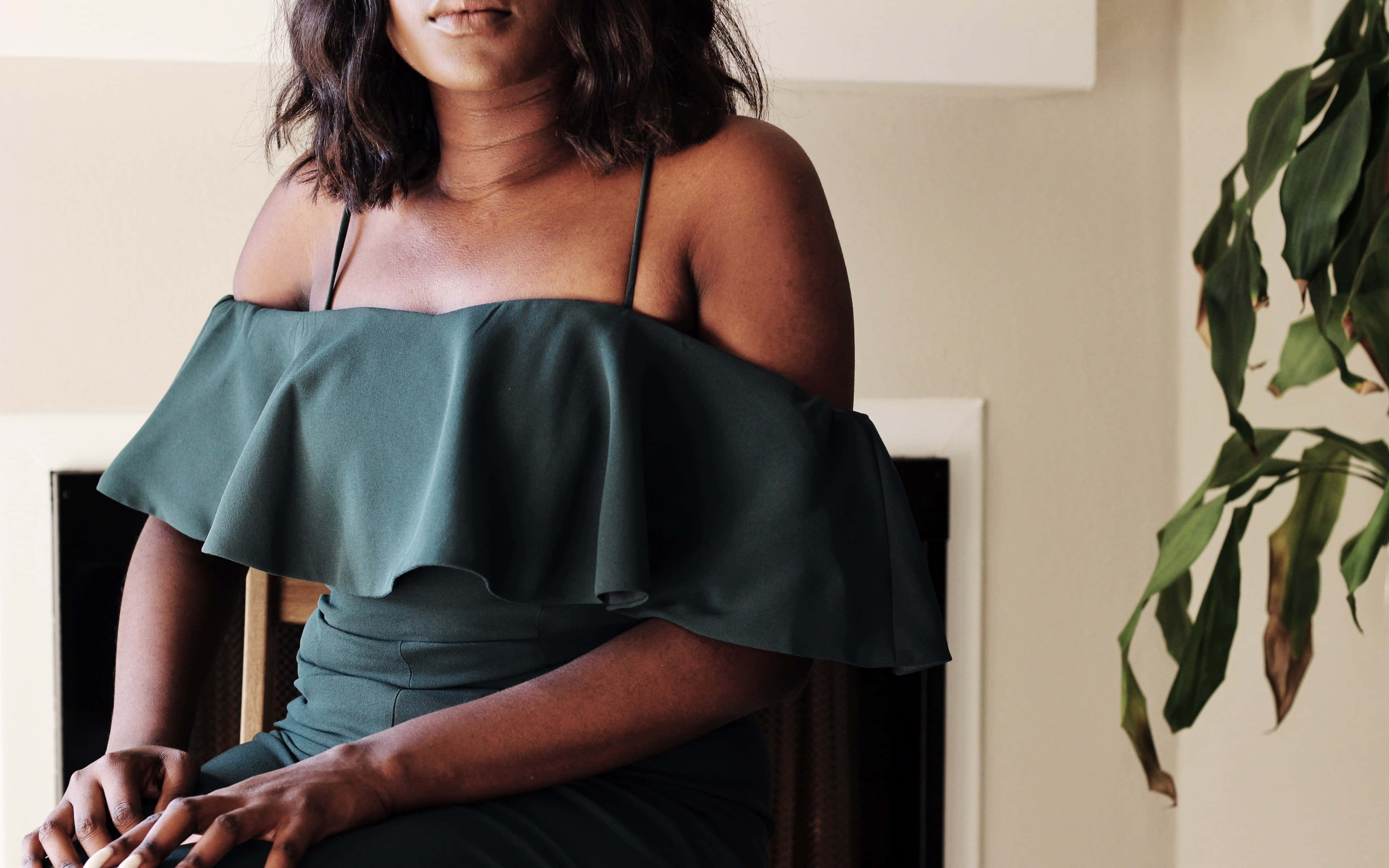 Nigerian Woman, off-shoulder dress, dark green, 4K Desktop Wallpaper