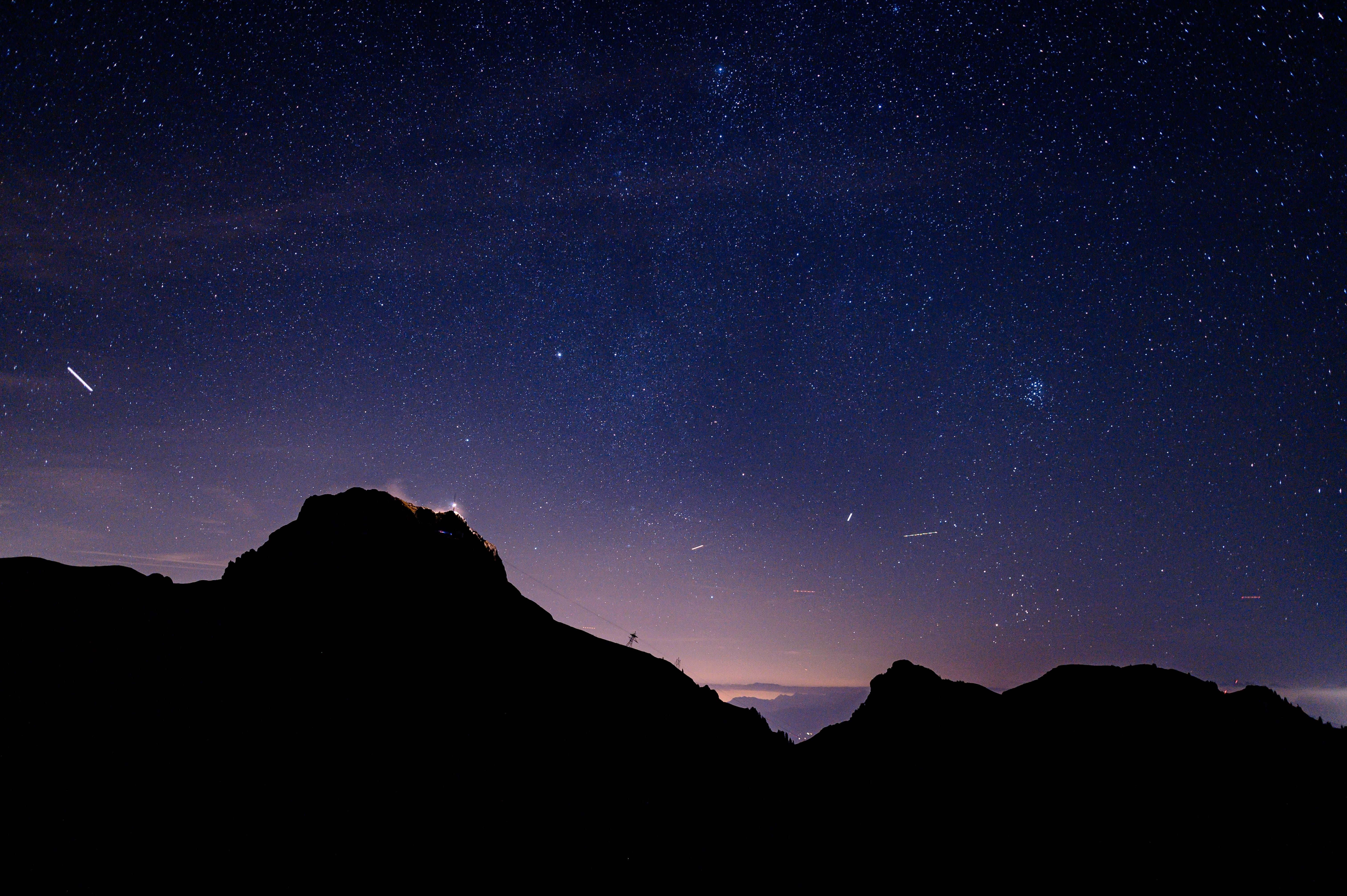 starry night, mountain peaks, streaking meteors, 5K Desktop Wallpaper