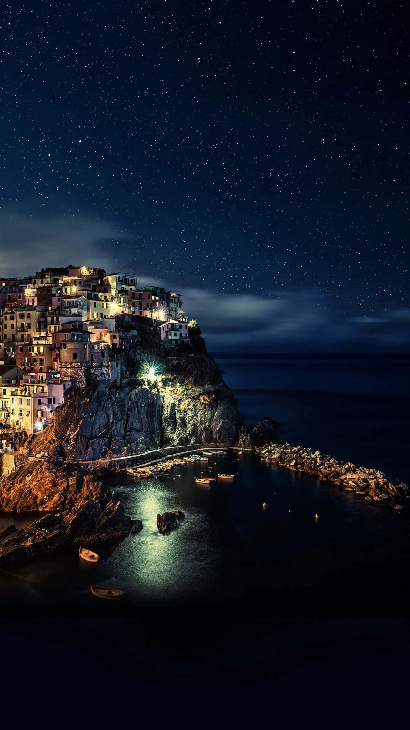 Starry Night, coastal village, cliffside village, 2K Phone Wallpaper