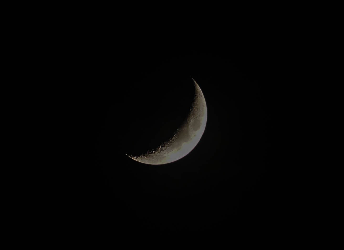 crescent moon, pitch-black night sky, craters, HD Desktop Wallpaper