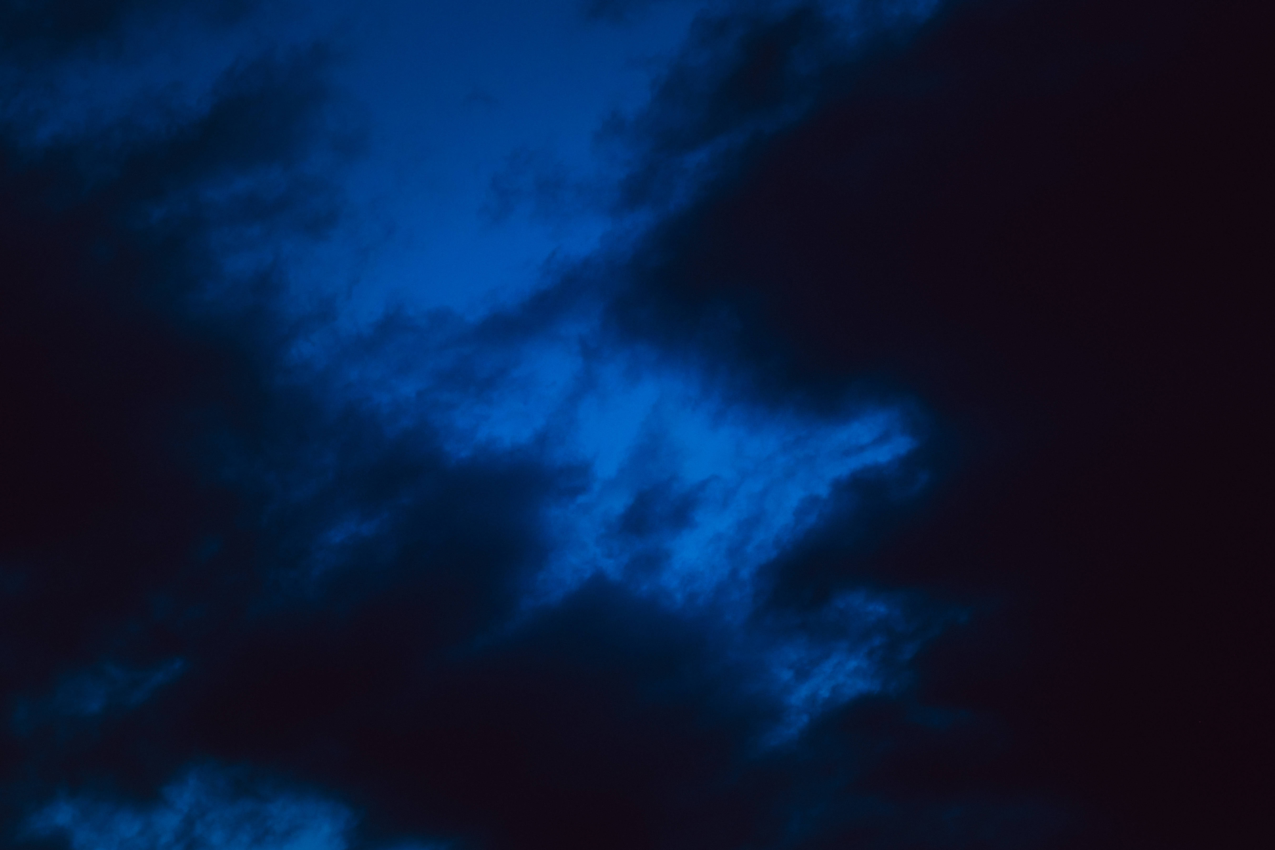 dark night sky, deep blue clouds, dramatic, 4K Desktop Wallpaper